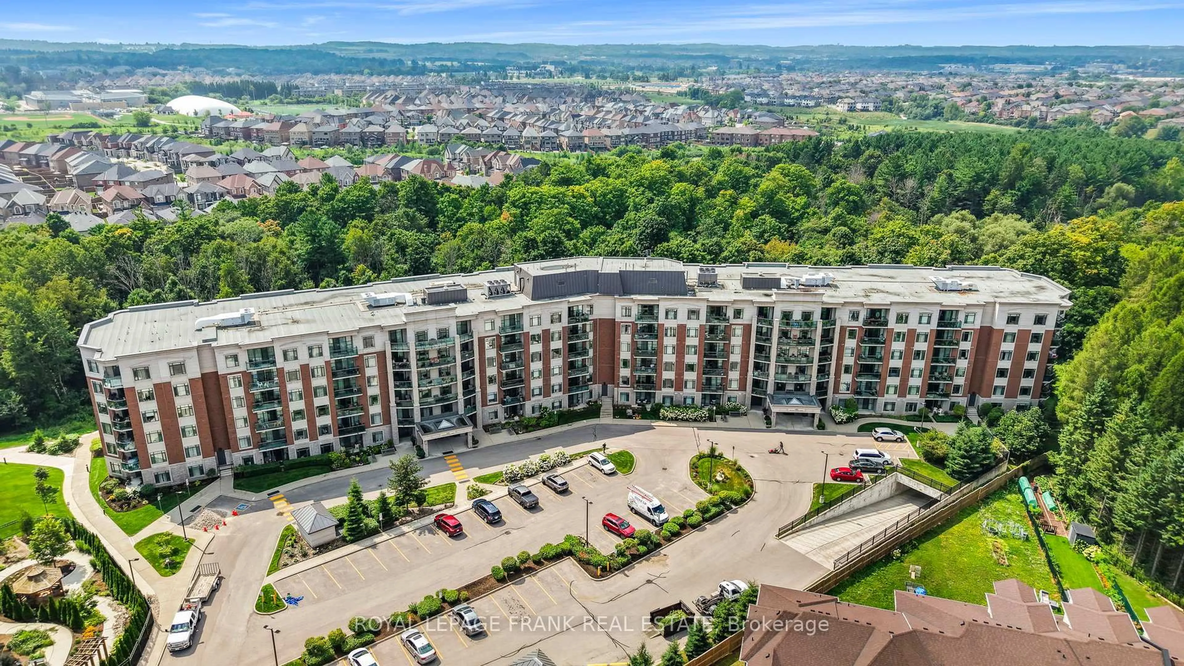 A pic from outside/outdoor area/front of a property/back of a property/a pic from drone, city buildings view from balcony for 420 William Graham Dr #320, Aurora Ontario L4G 1X4