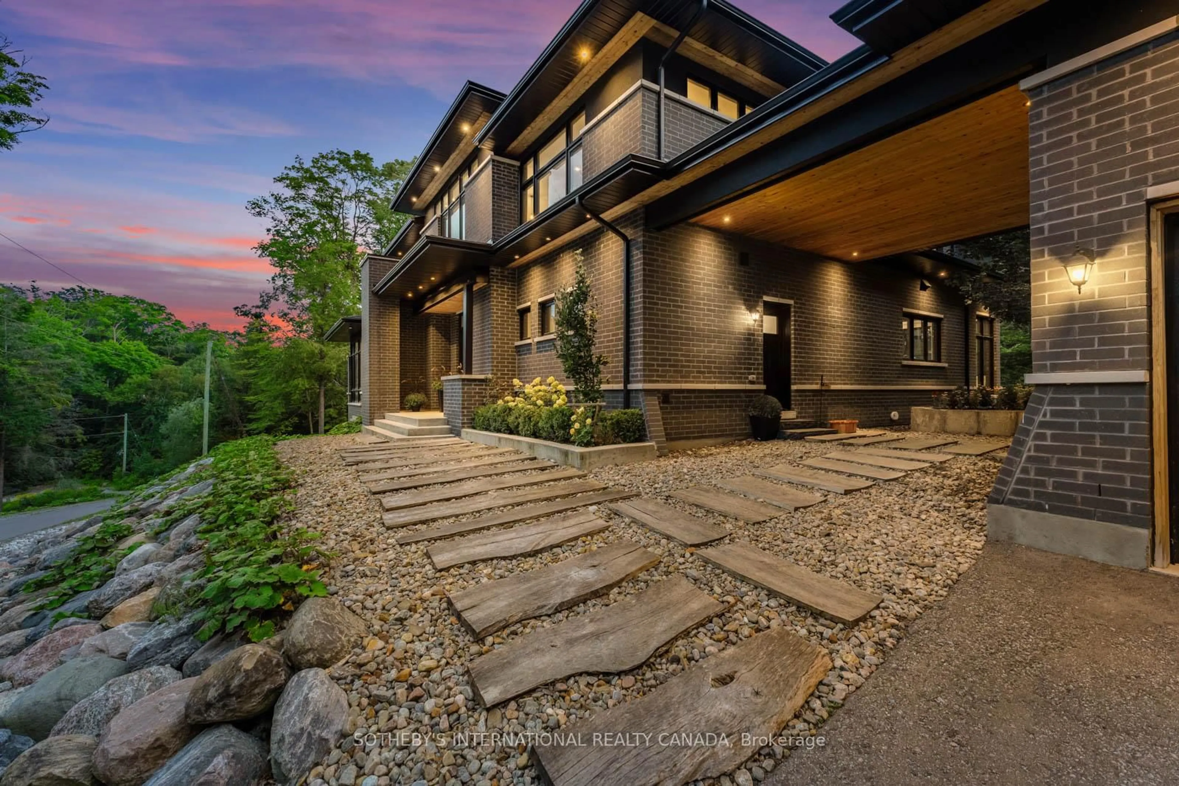 Patio, mountain view for 3651 Vandorf Sdrd, Whitchurch-Stouffville Ontario L4A 7X5