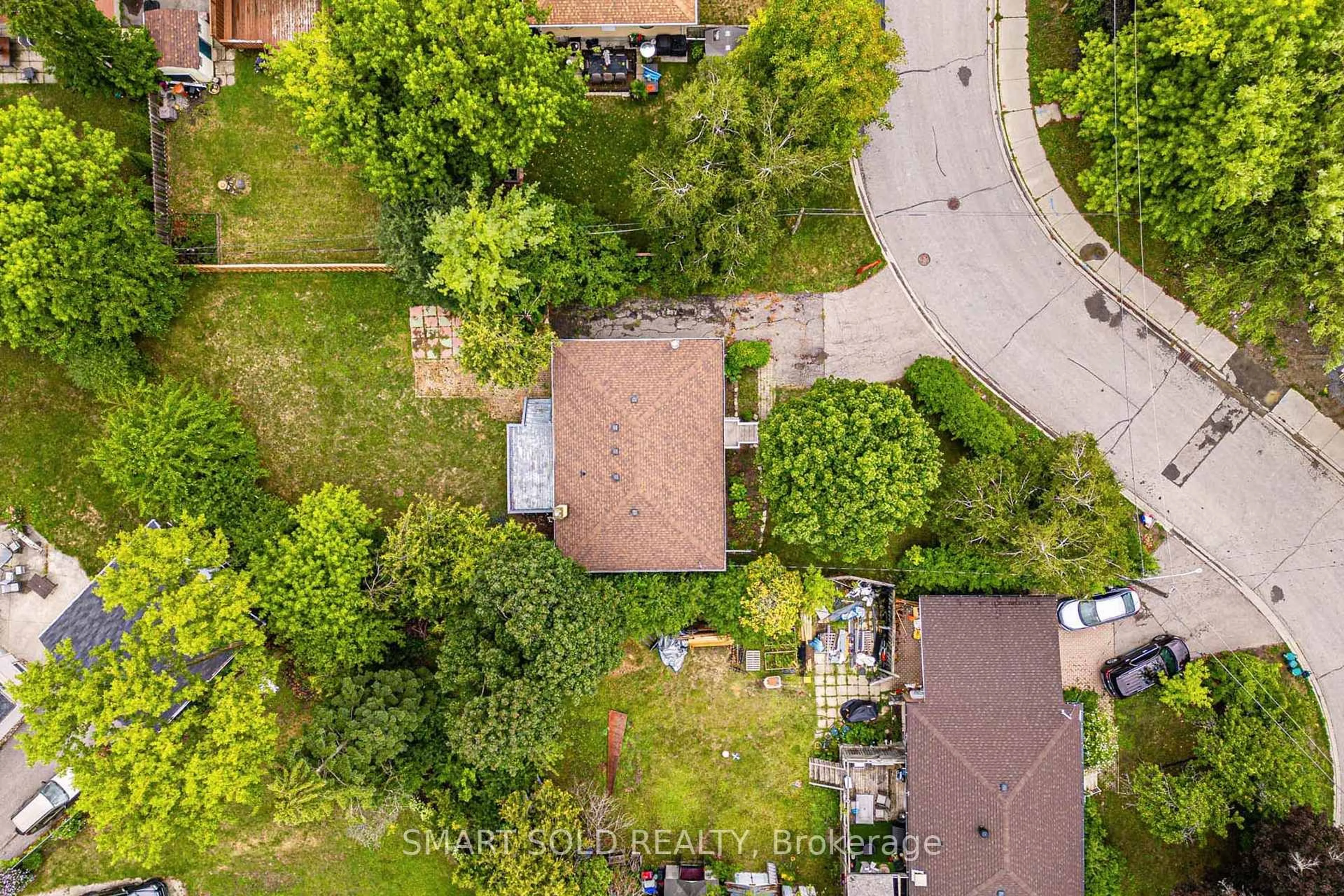 A pic from outside/outdoor area/front of a property/back of a property/a pic from drone, street for 167 Felix Rd, Richmond Hill Ontario L4C 3M8