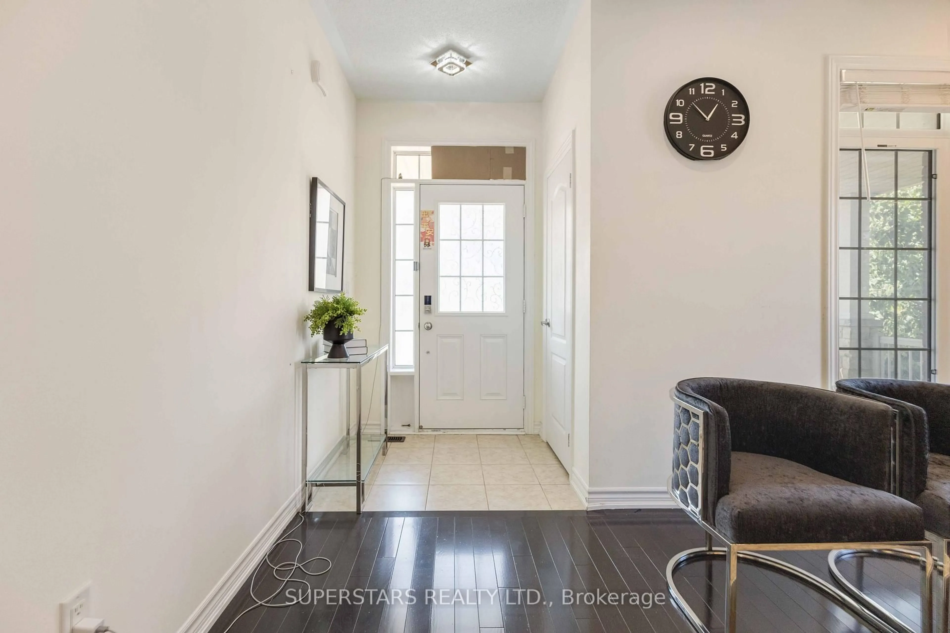 Indoor entryway for 70 Living Cres Cres, Markham Ontario L6C 1J5