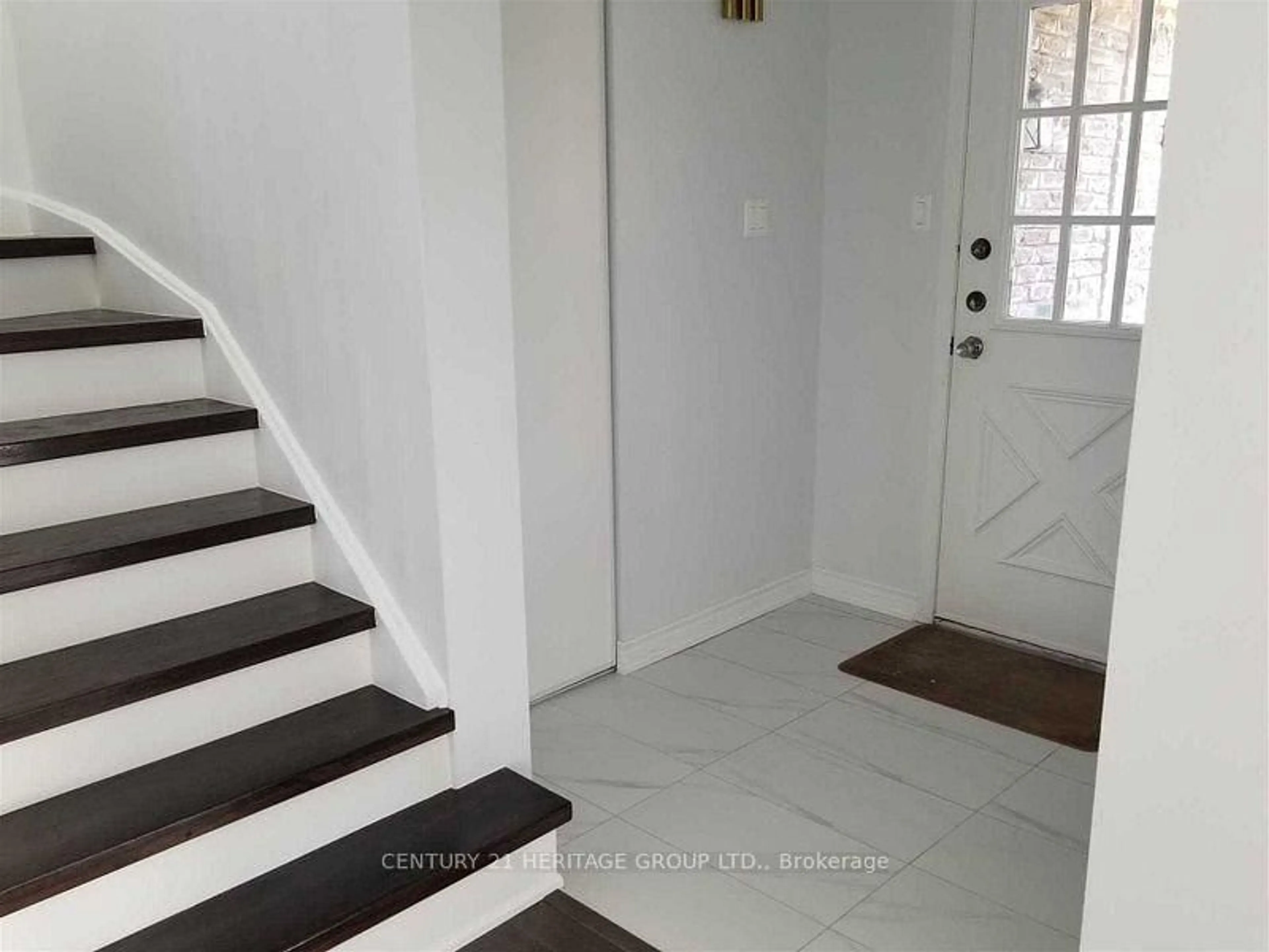 Indoor entryway for 22 Breckonwood Cres, Markham Ontario L3T 5E8