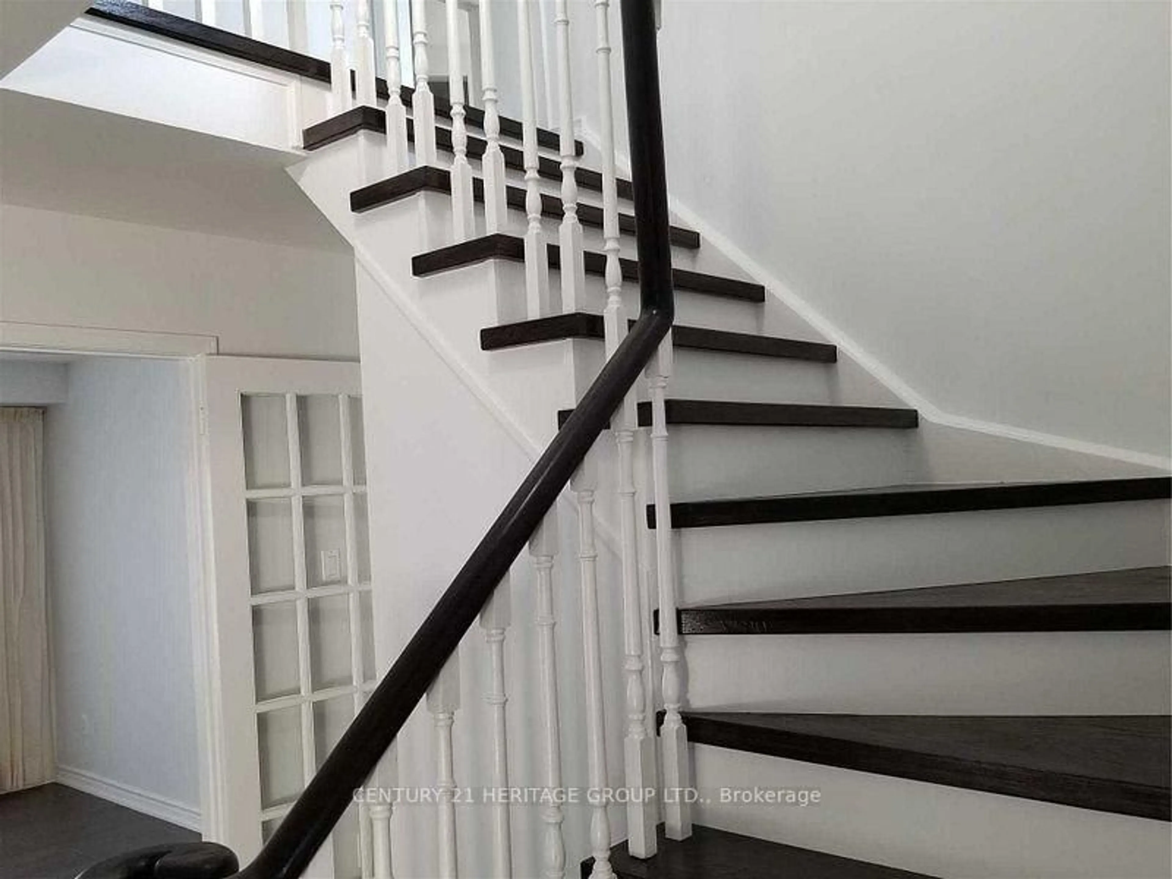 Stairs for 22 Breckonwood Cres, Markham Ontario L3T 5E8