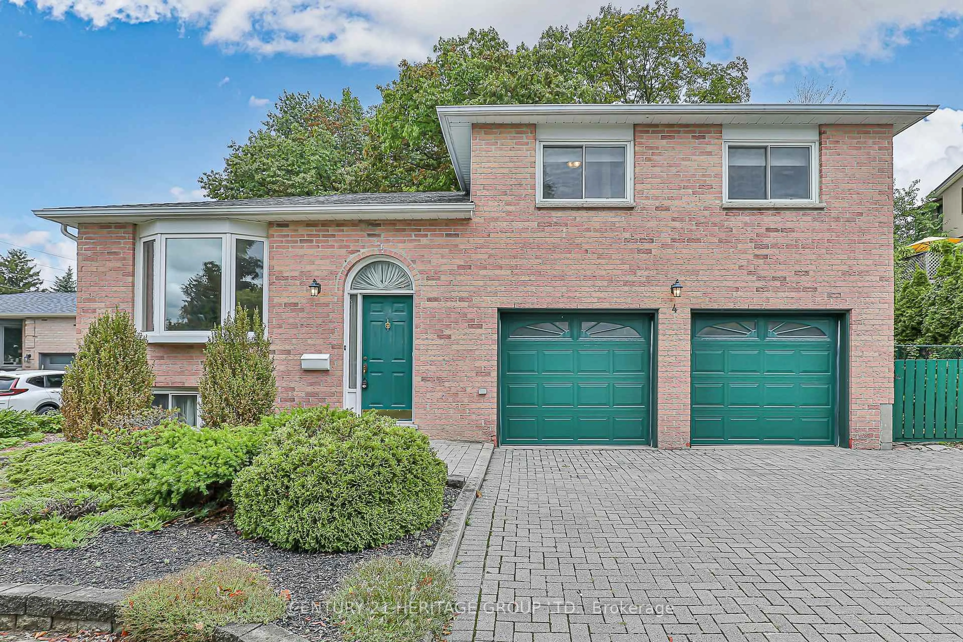 Home with brick exterior material, street for 4 Beckett Ave, East Gwillimbury Ontario L9N 1E6