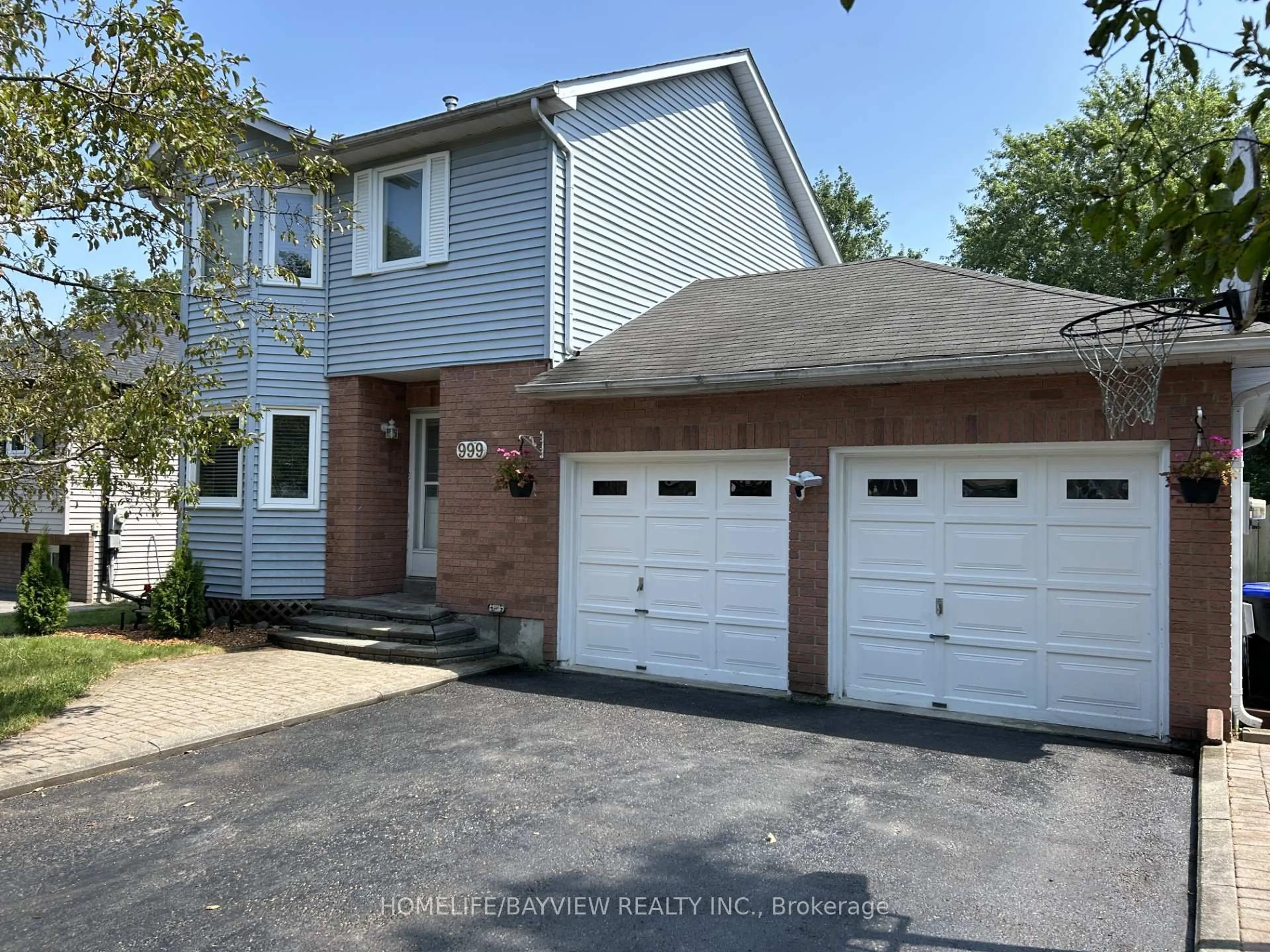 Home with brick exterior material, street for 999 Anna Maria Ave, Innisfil Ontario L9S 1V5