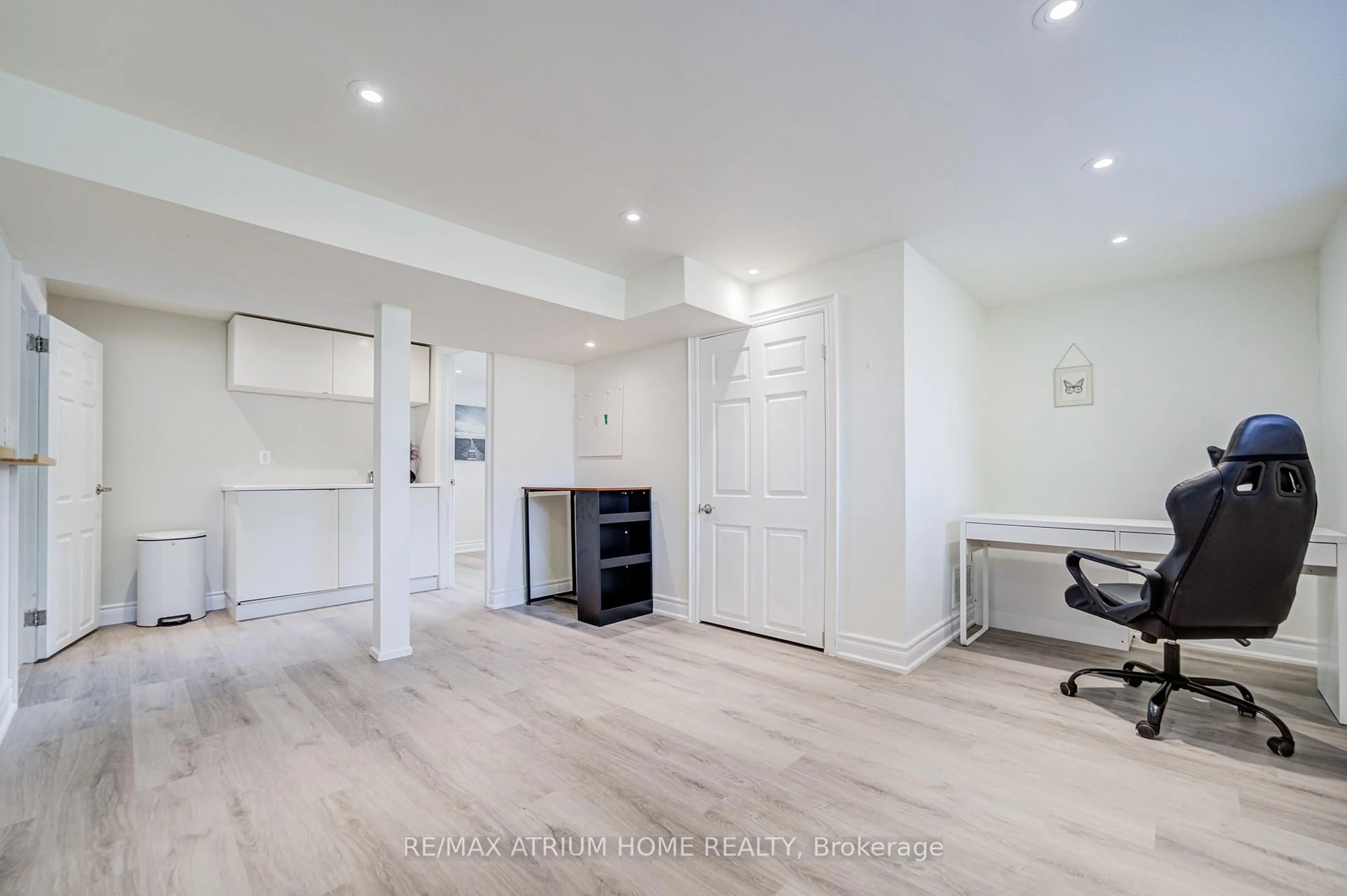 Indoor entryway for 29 Starlight Cres, Richmond Hill Ontario L4C 4X3