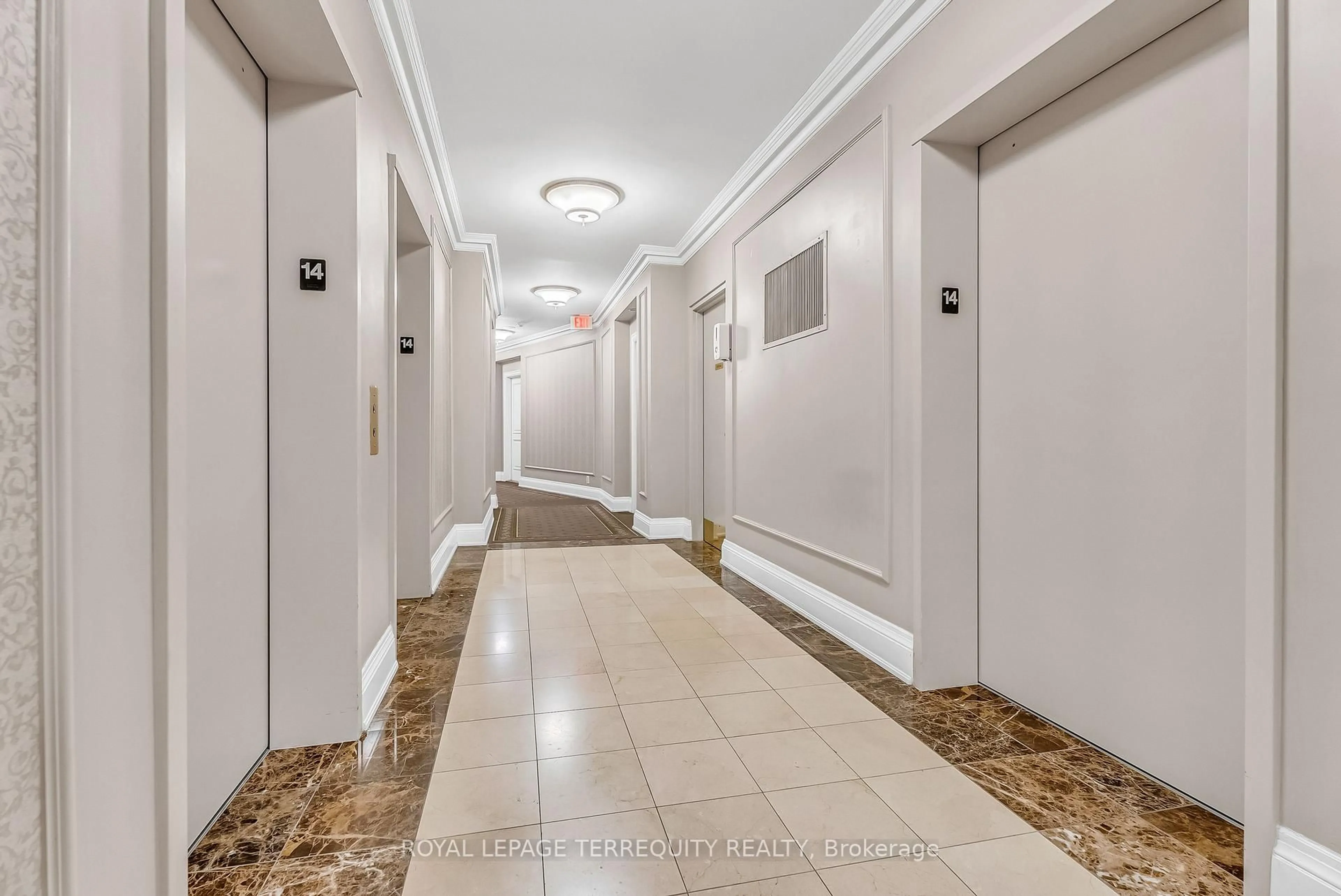 Indoor foyer for 9225 Jane St #1409, Vaughan Ontario L6A 0J7