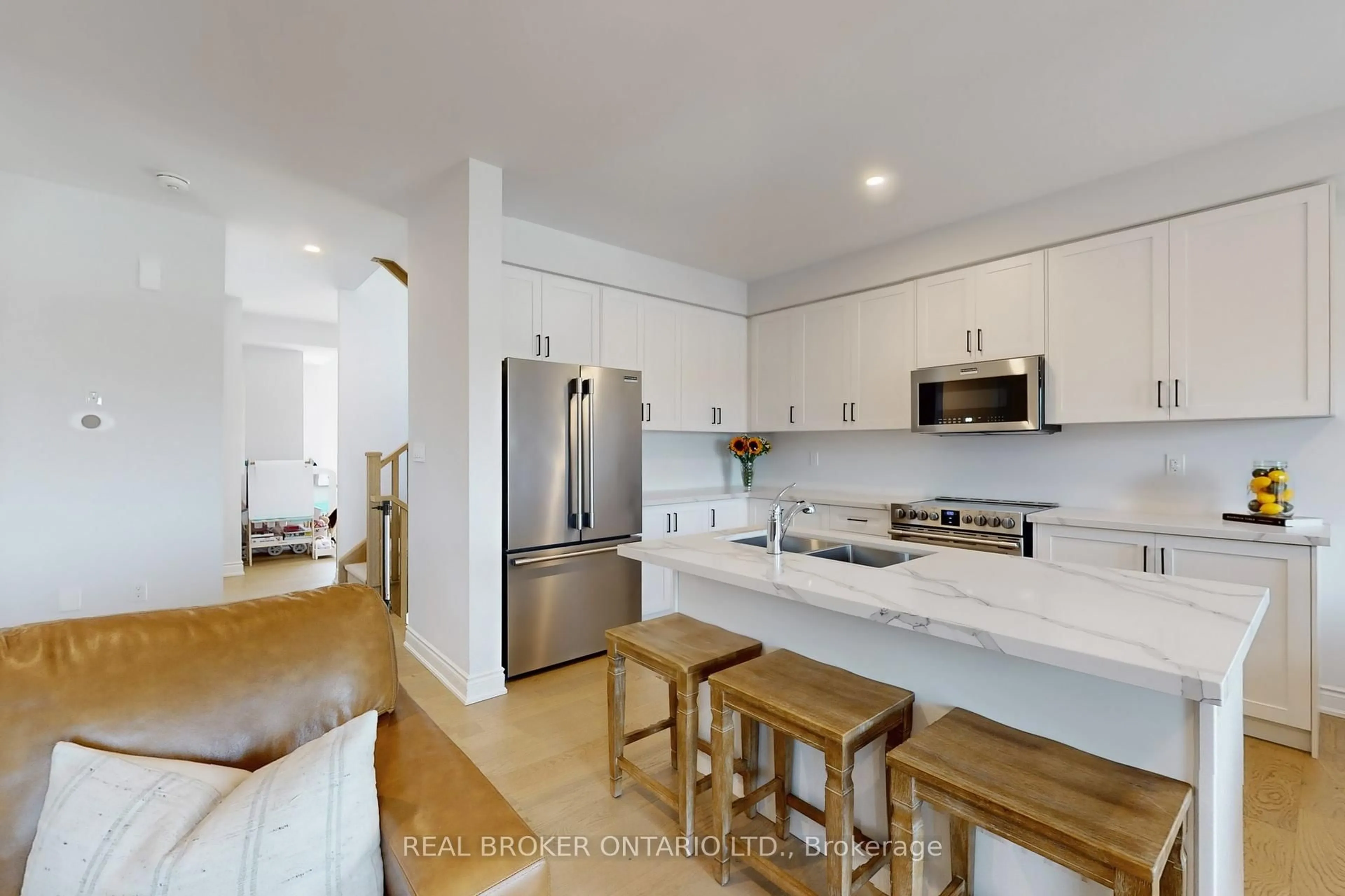 Open concept kitchen, unknown for 2 Alan Williams Tr, Uxbridge Ontario L9P 0R5