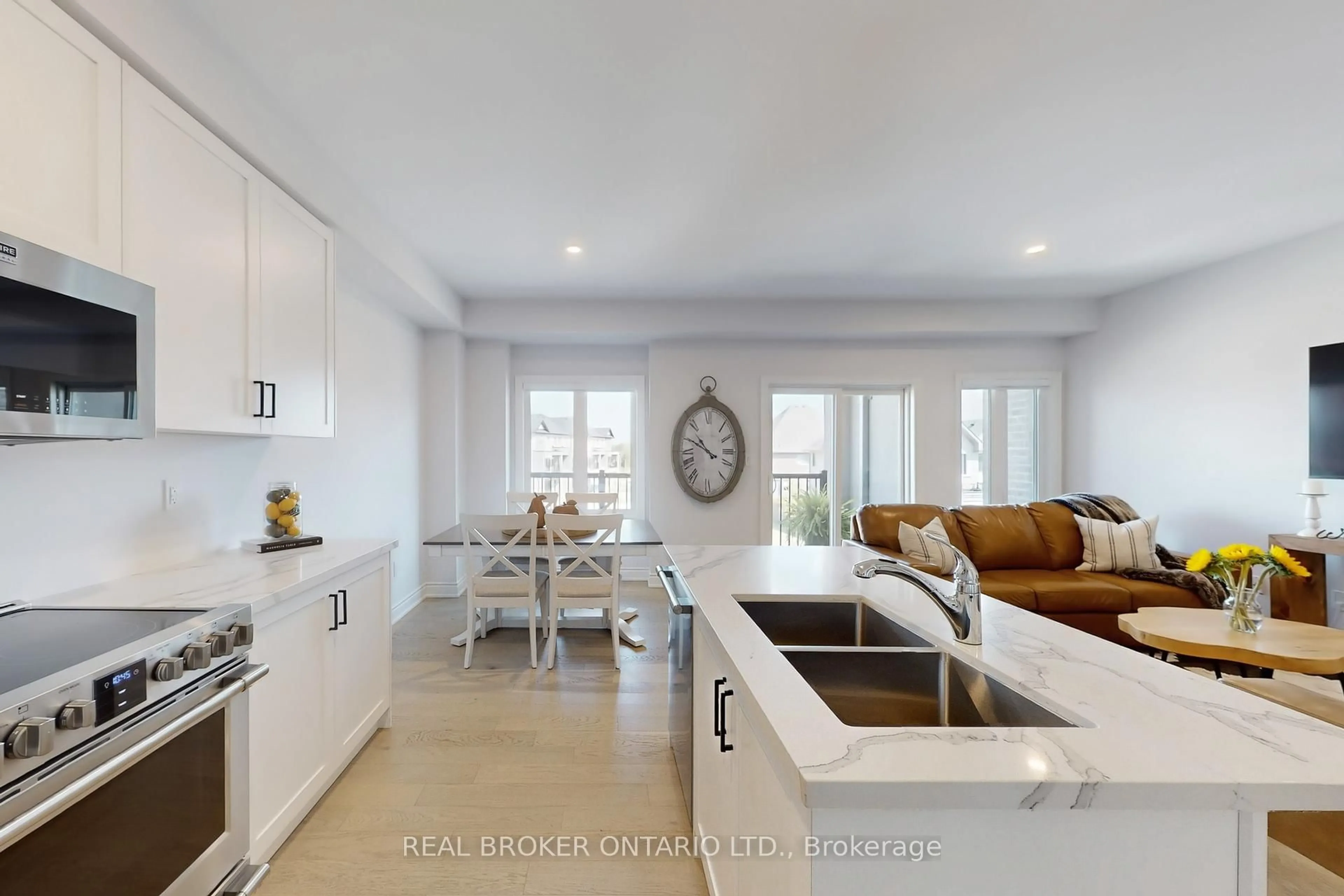 Open concept kitchen, ceramic/tile floor for 2 Alan Williams Tr, Uxbridge Ontario L9P 0R5