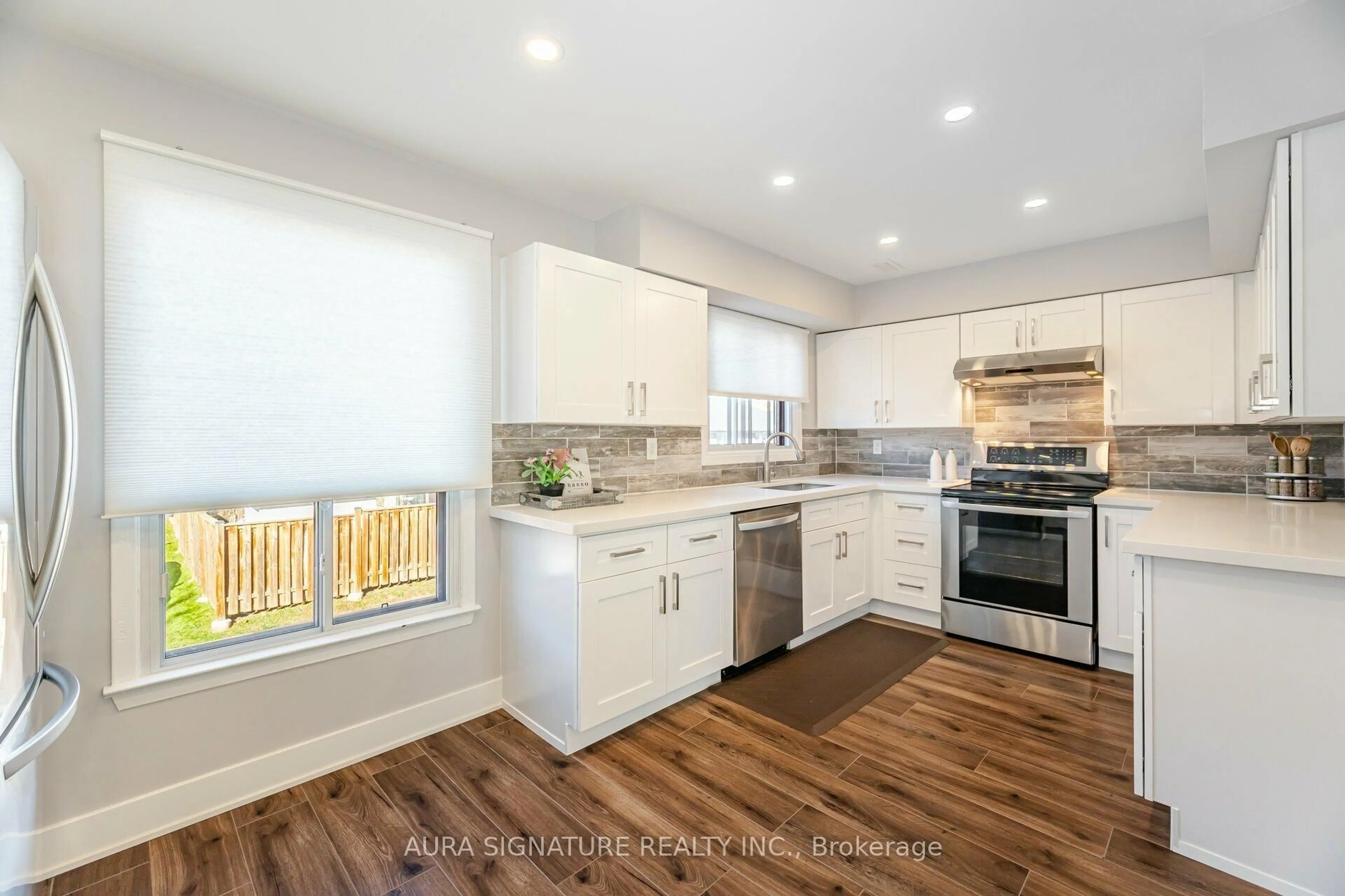 Open concept kitchen, wood/laminate floor for 88 Rainbow Dr #26, Vaughan Ontario L4L 2K5