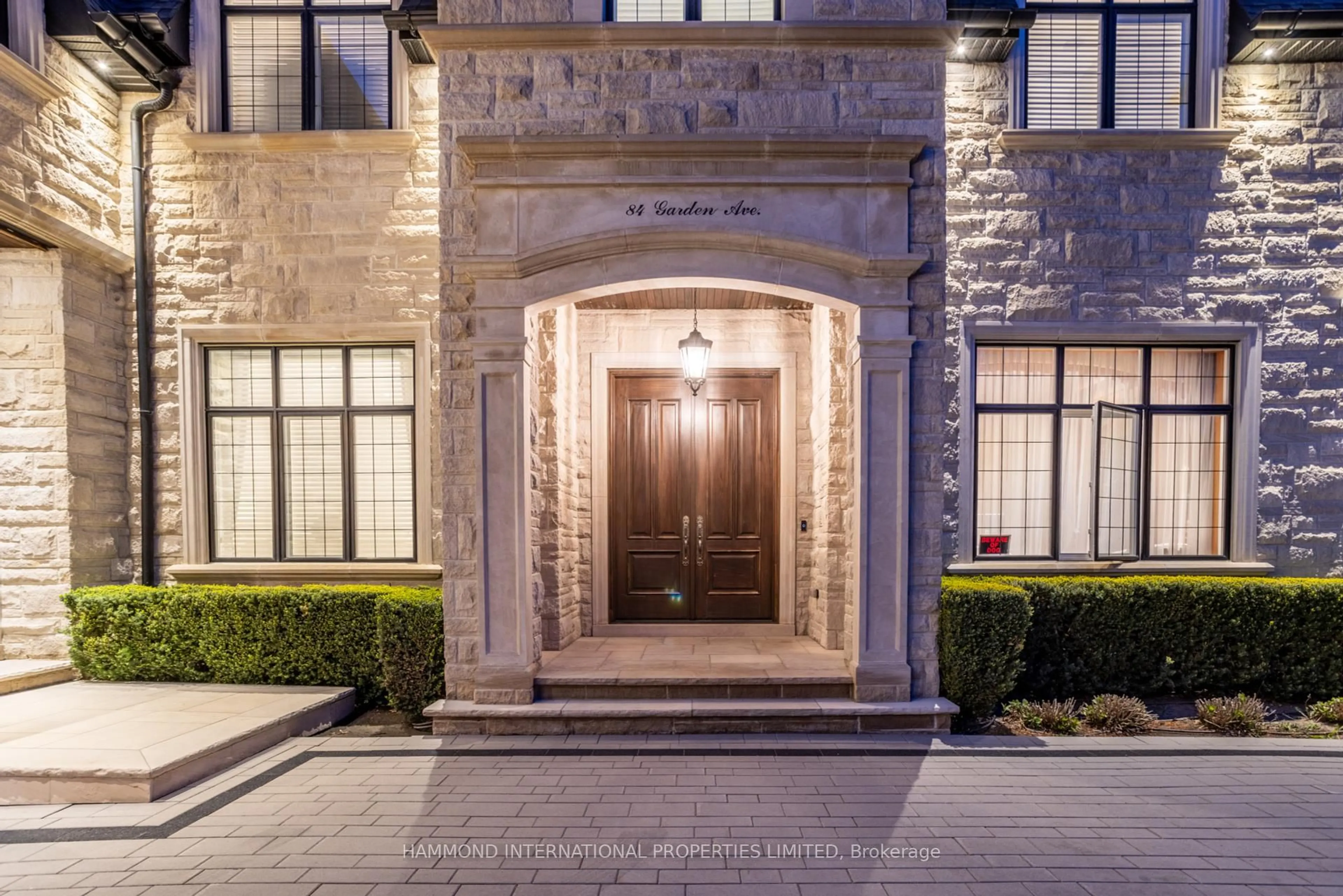 Indoor entryway for 84 Garden Ave, Richmond Hill Ontario L4C 6M1