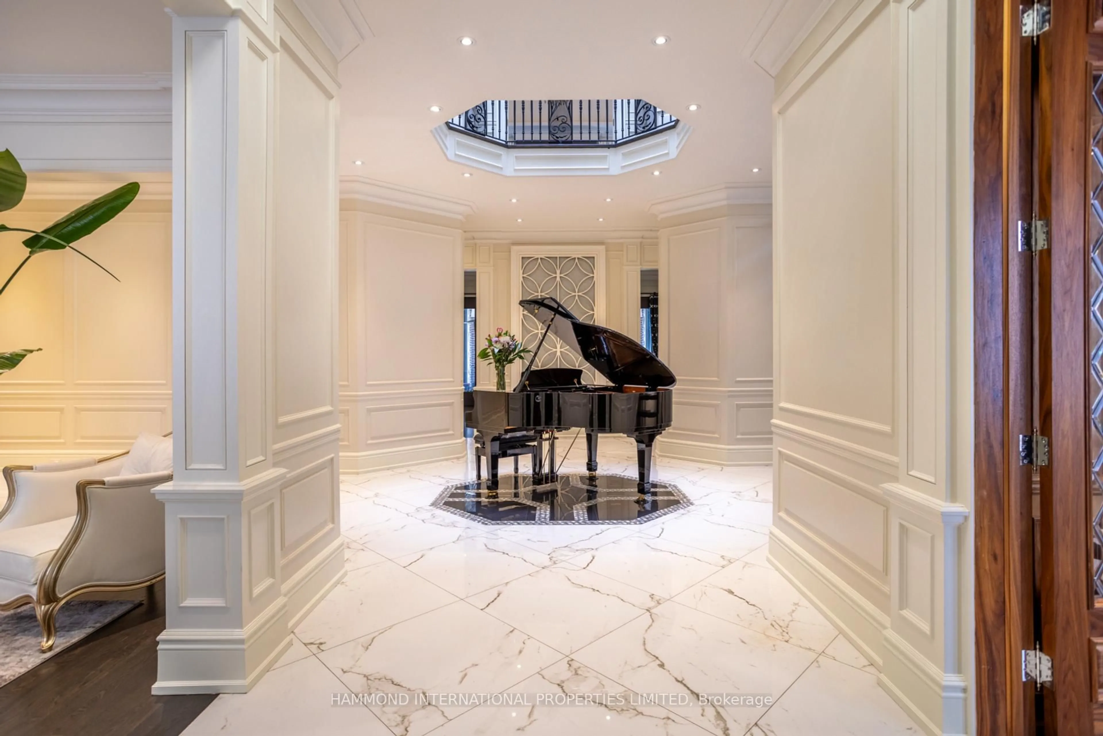 Indoor foyer for 84 Garden Ave, Richmond Hill Ontario L4C 6M1