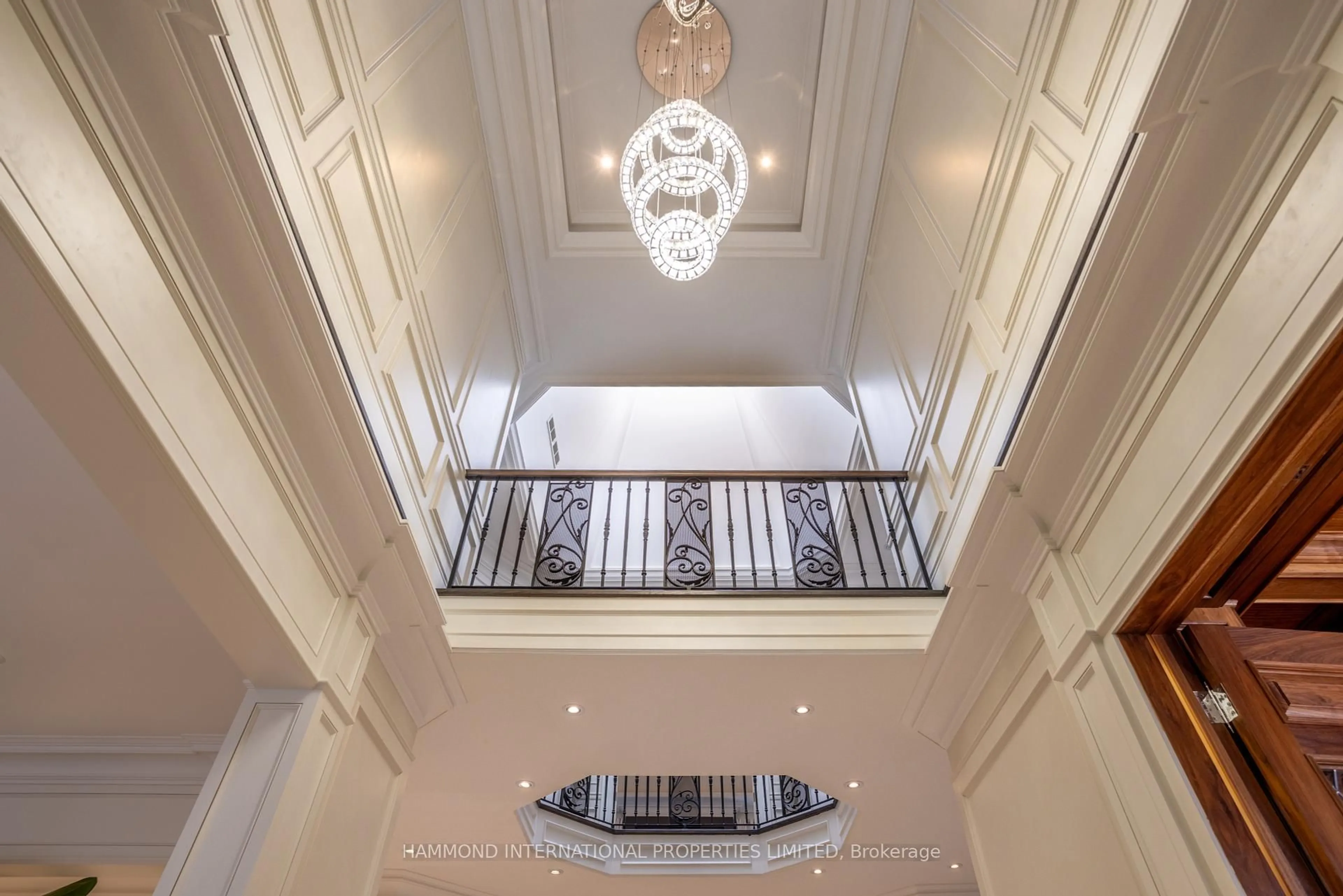 Indoor foyer for 84 Garden Ave, Richmond Hill Ontario L4C 6M1