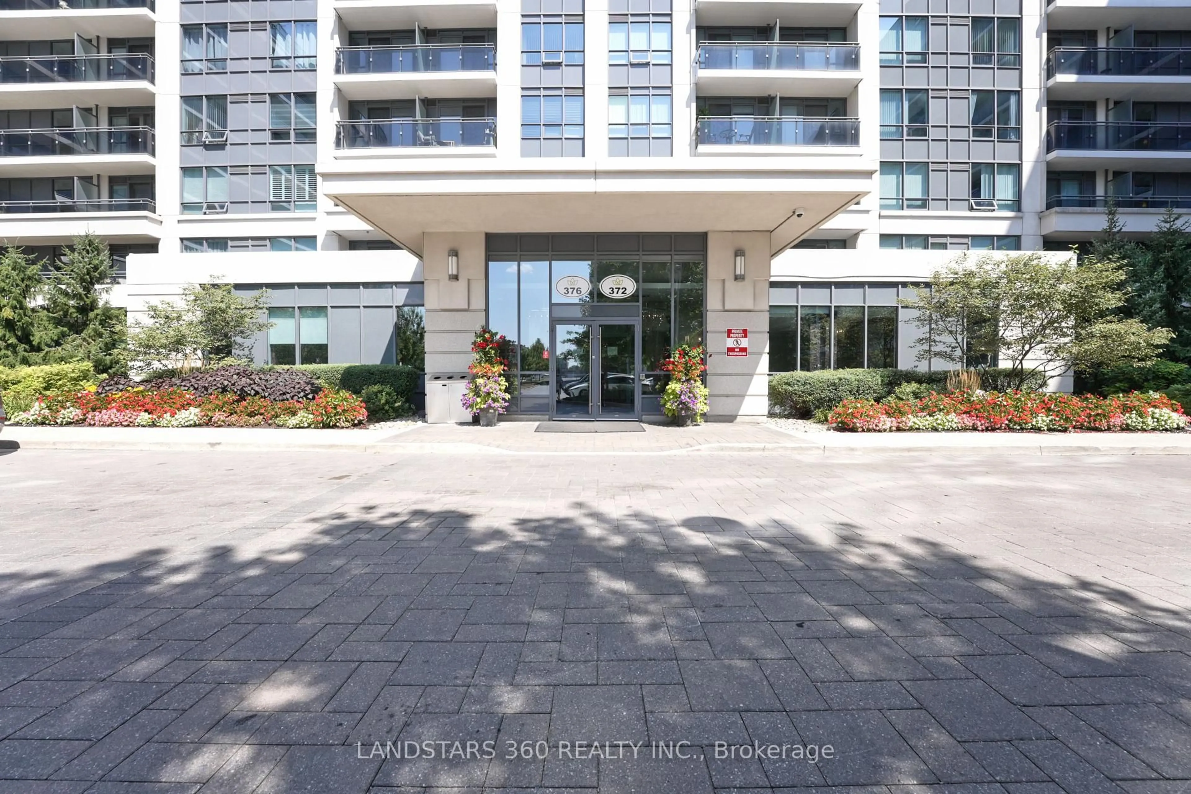 Indoor foyer for 376 Highway 7 Ave #920, Richmond Hill Ontario L4B 0C7