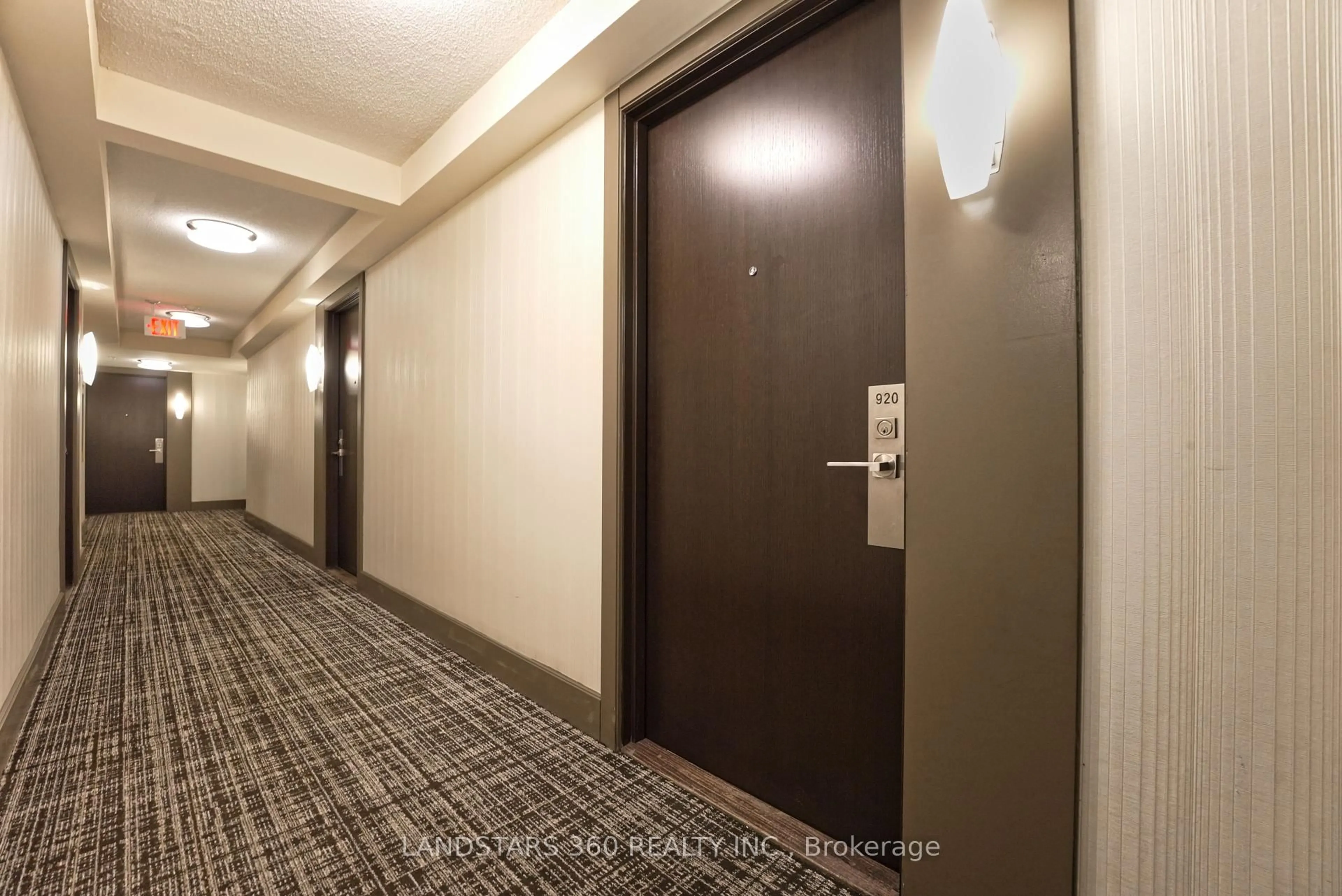Indoor foyer for 376 Highway 7 Ave #920, Richmond Hill Ontario L4B 0C7