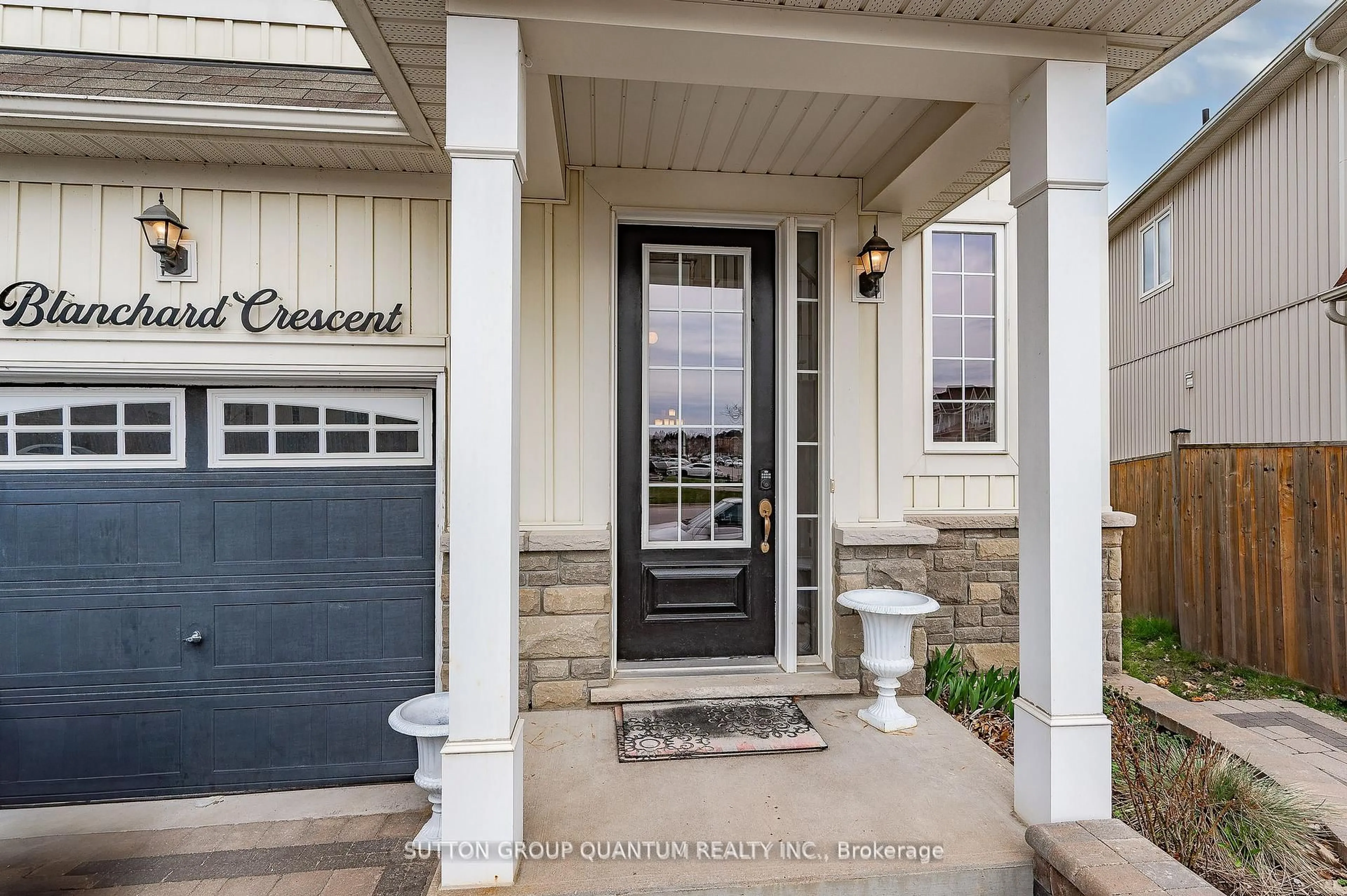 Indoor entryway for 58 Blanchard Cres, Essa Ontario L8M 1B5