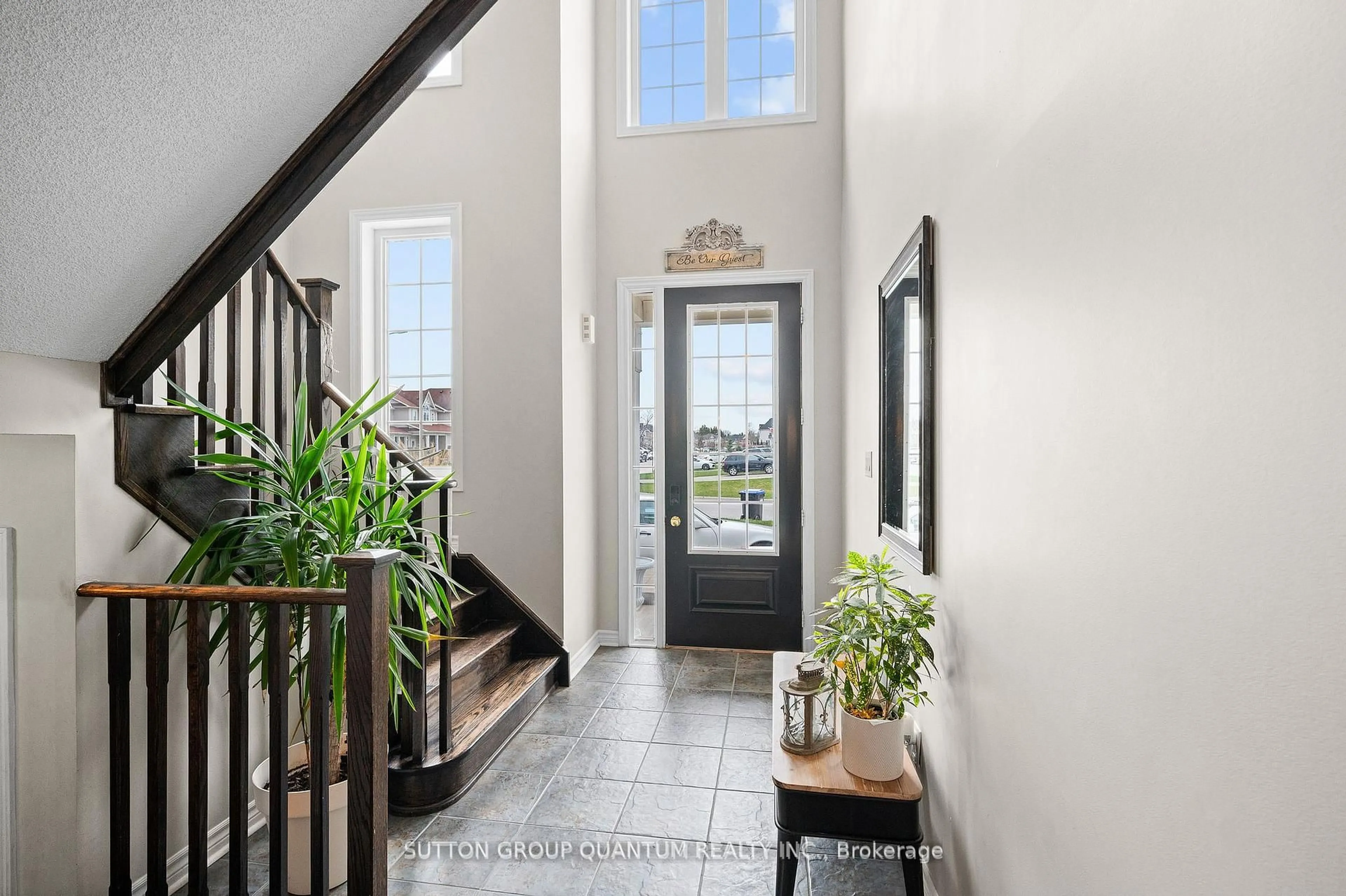 Indoor entryway for 58 Blanchard Cres, Essa Ontario L8M 1B5