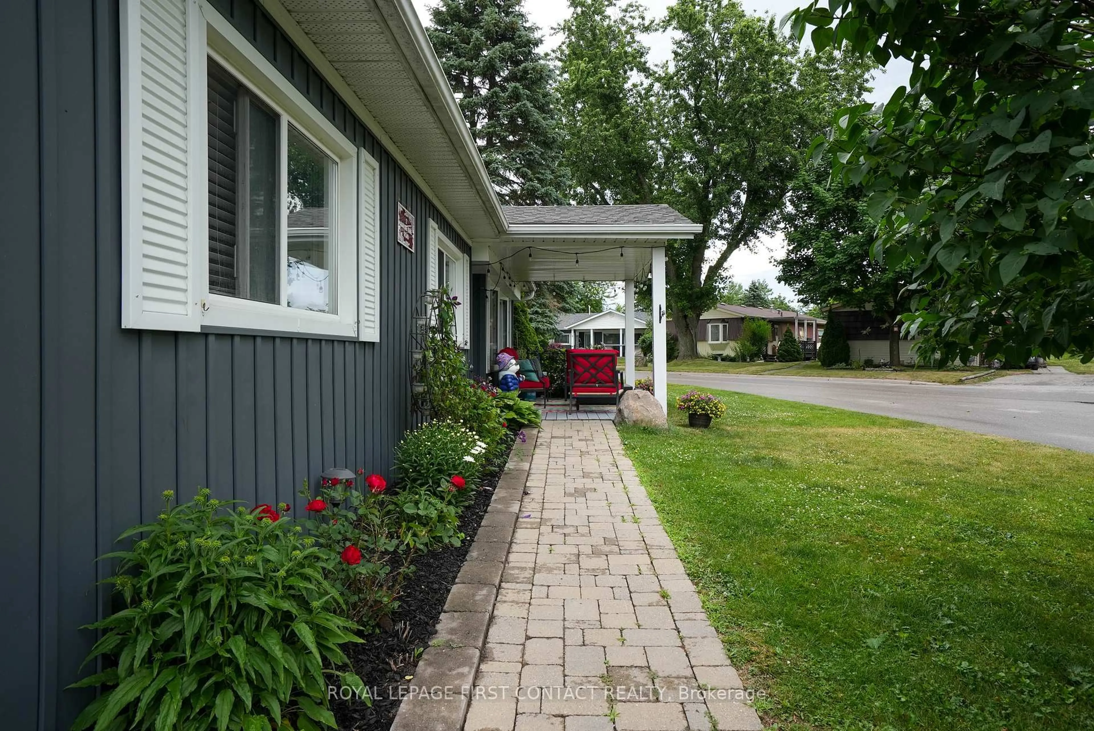 Patio, street for 2 Nature Tr, Innisfil Ontario L9S 1K7