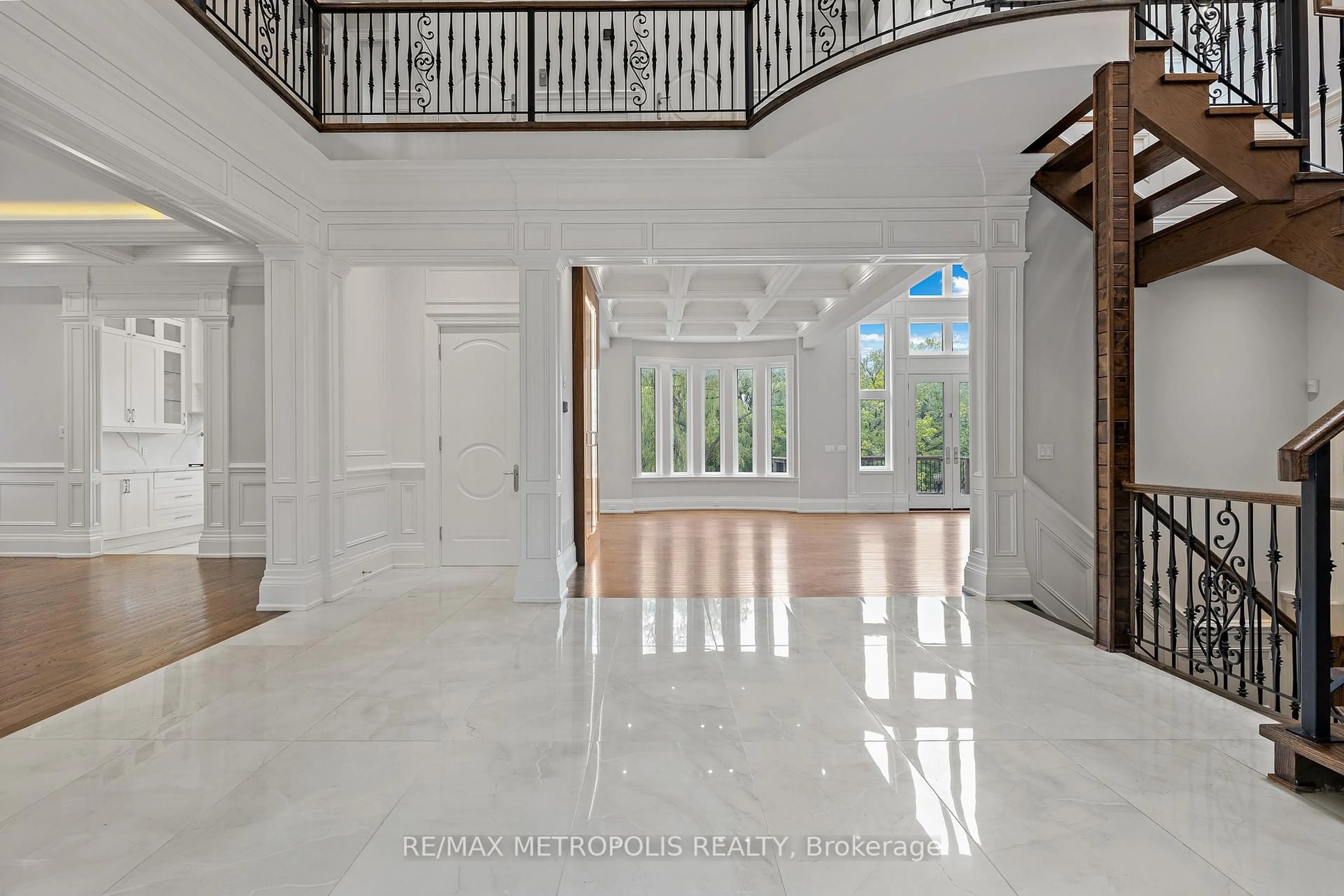 Indoor foyer for 2 Poplar Dr, Richmond Hill Ontario L4E 2W5