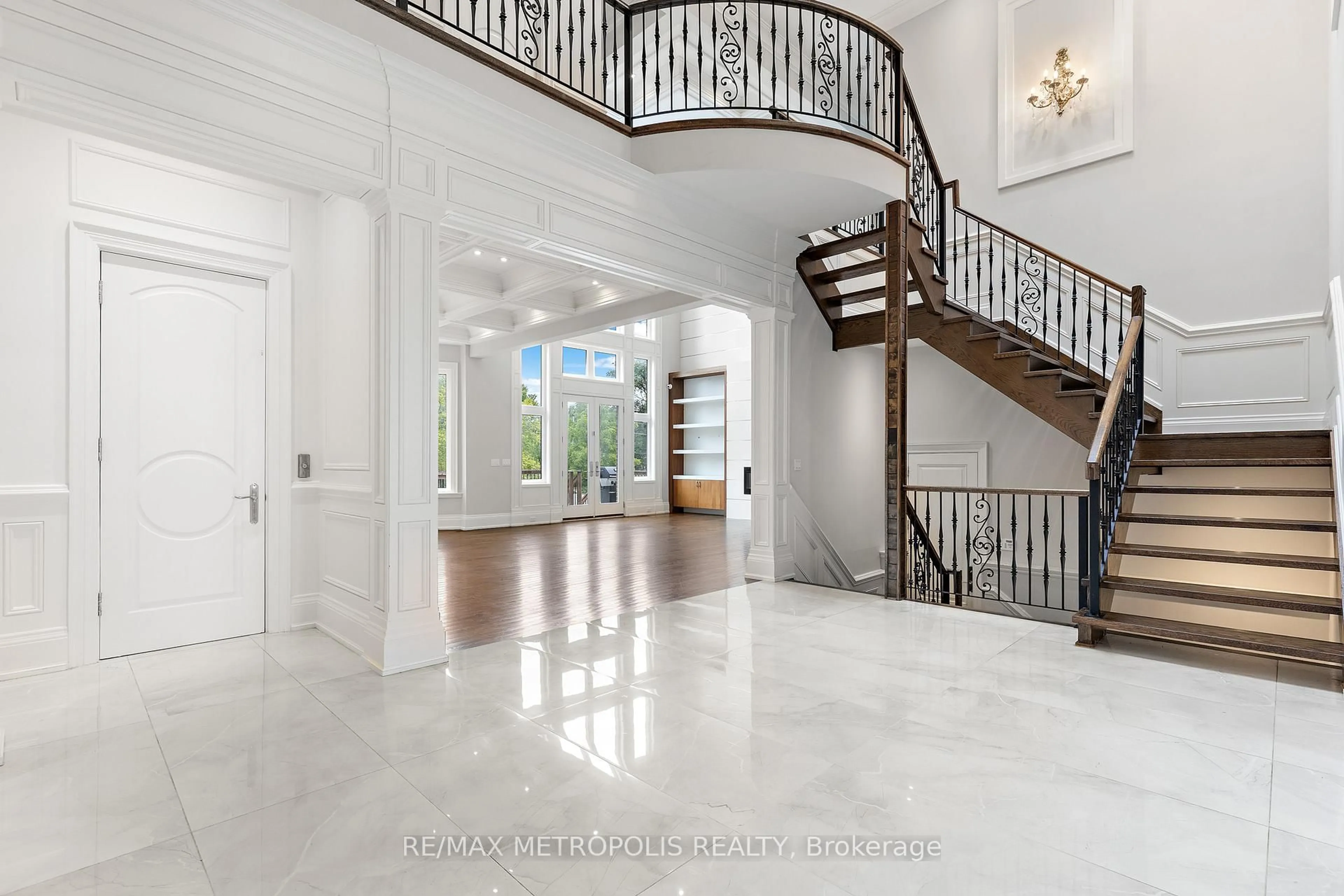 Indoor foyer for 2 Poplar Dr, Richmond Hill Ontario L4E 2W5