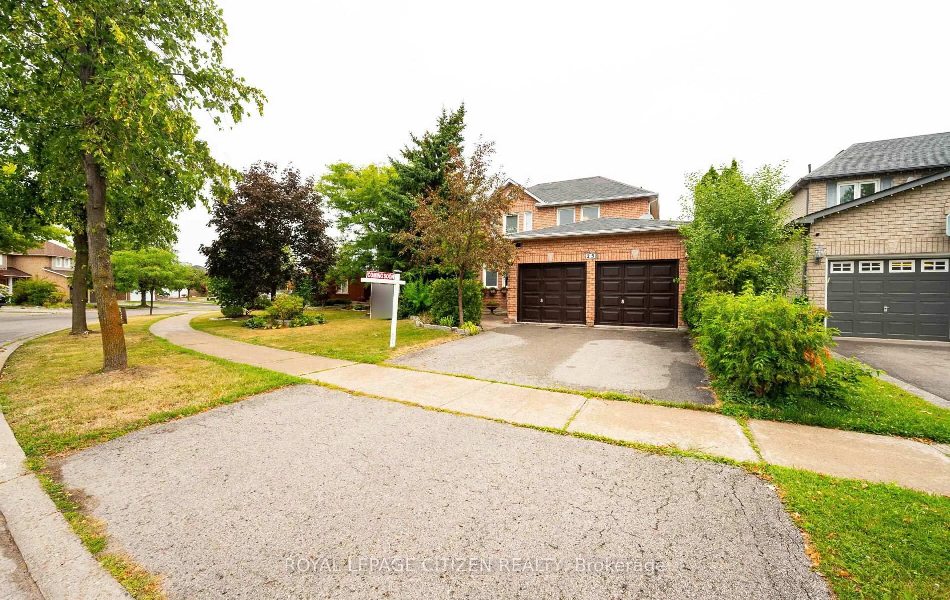 A pic from outside/outdoor area/front of a property/back of a property/a pic from drone, street for 25 Grampian Ave, Vaughan Ontario L6A 2A3