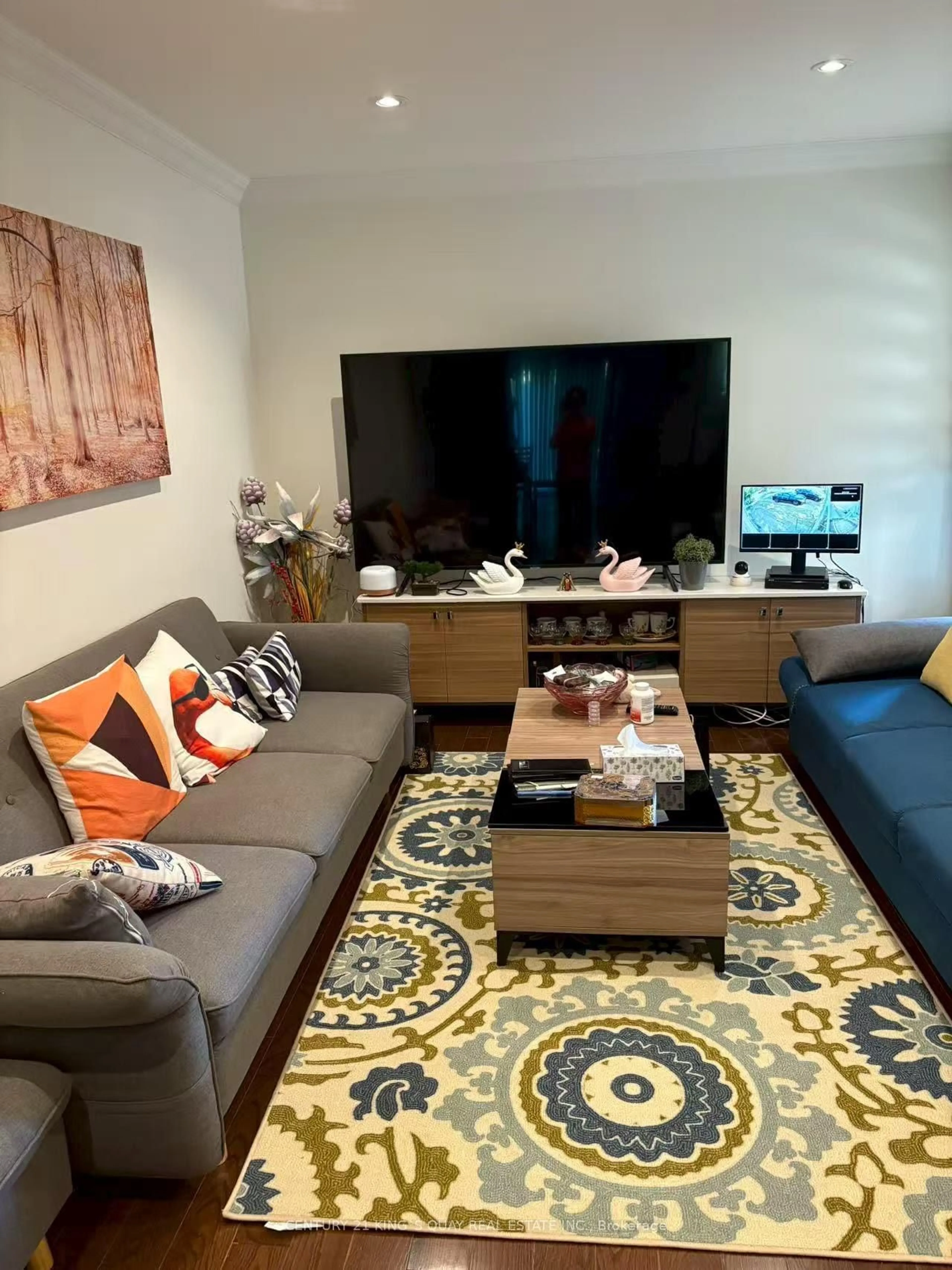 Living room with furniture, unknown for 61 Kyla Cres, Markham Ontario L3S 3L3