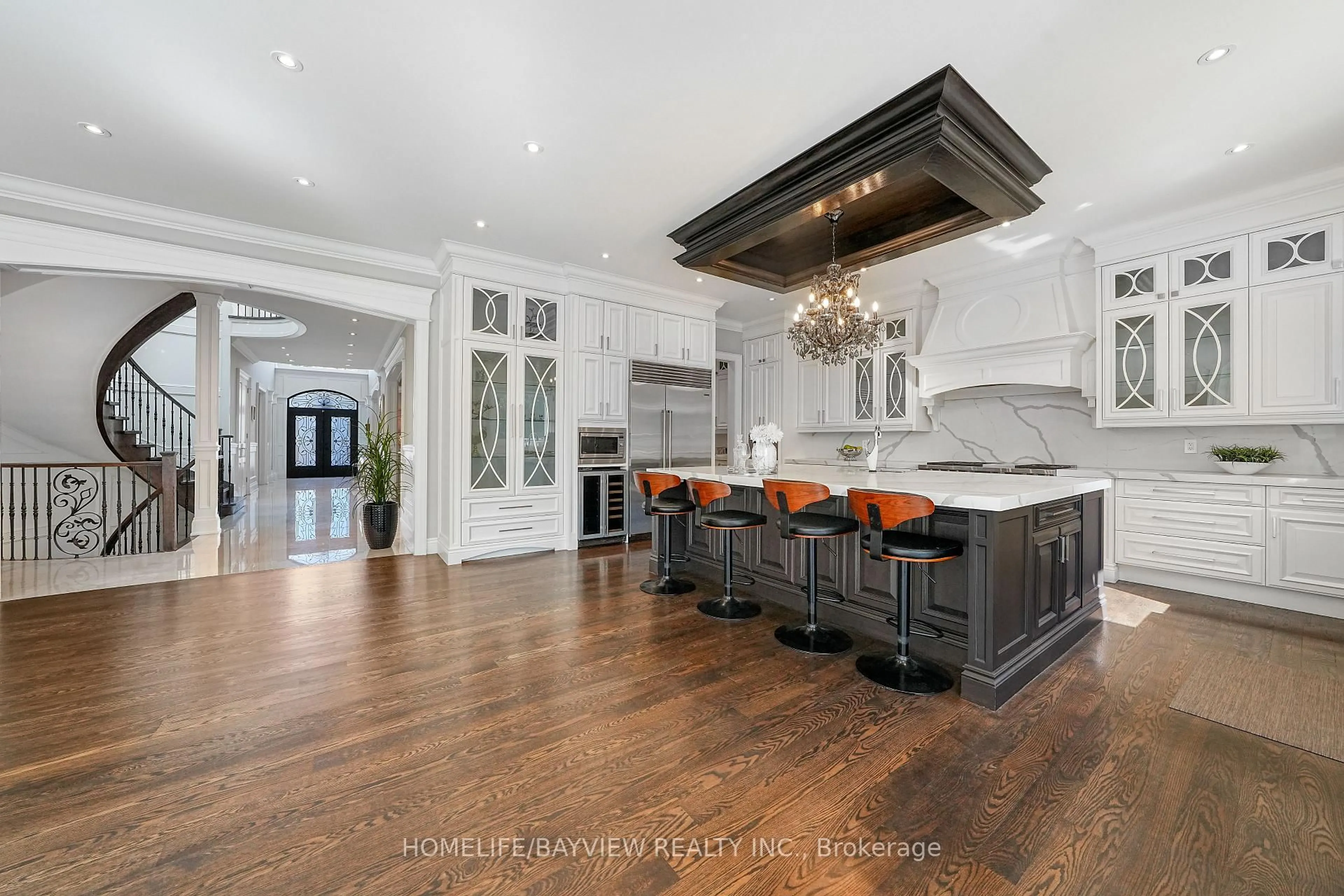 Open concept kitchen, unknown for 111 Hillview Rd, Aurora Ontario L4G 2M6