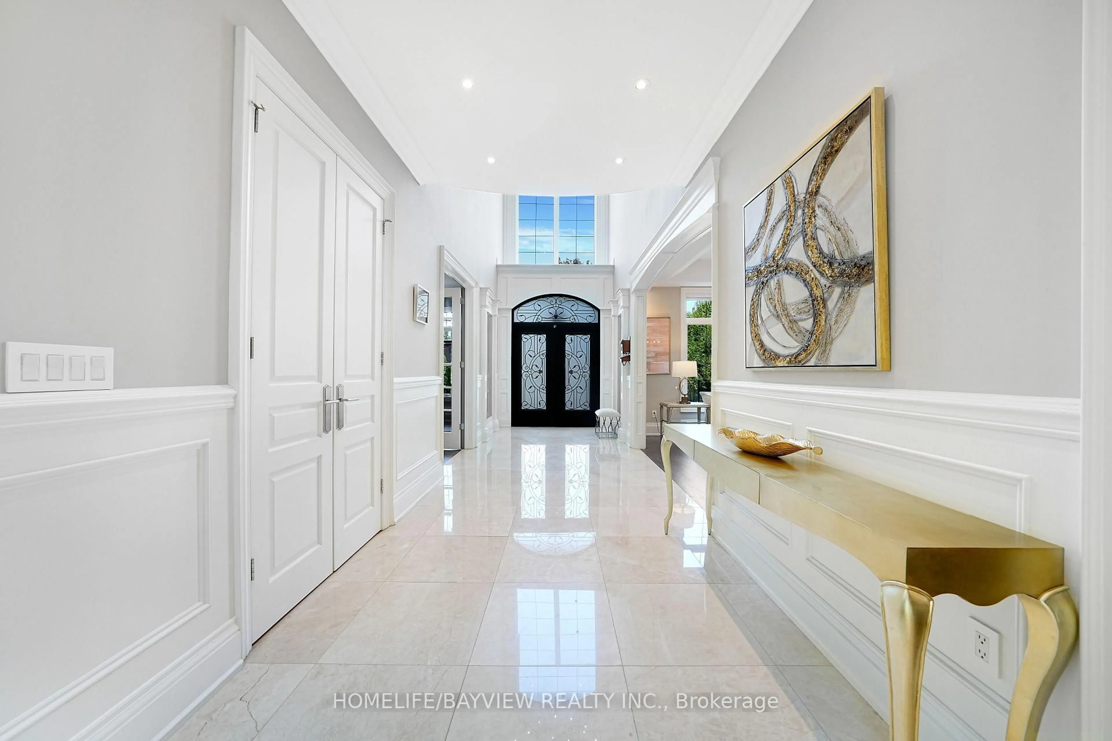 Indoor entryway for 111 Hillview Rd, Aurora Ontario L4G 2M6