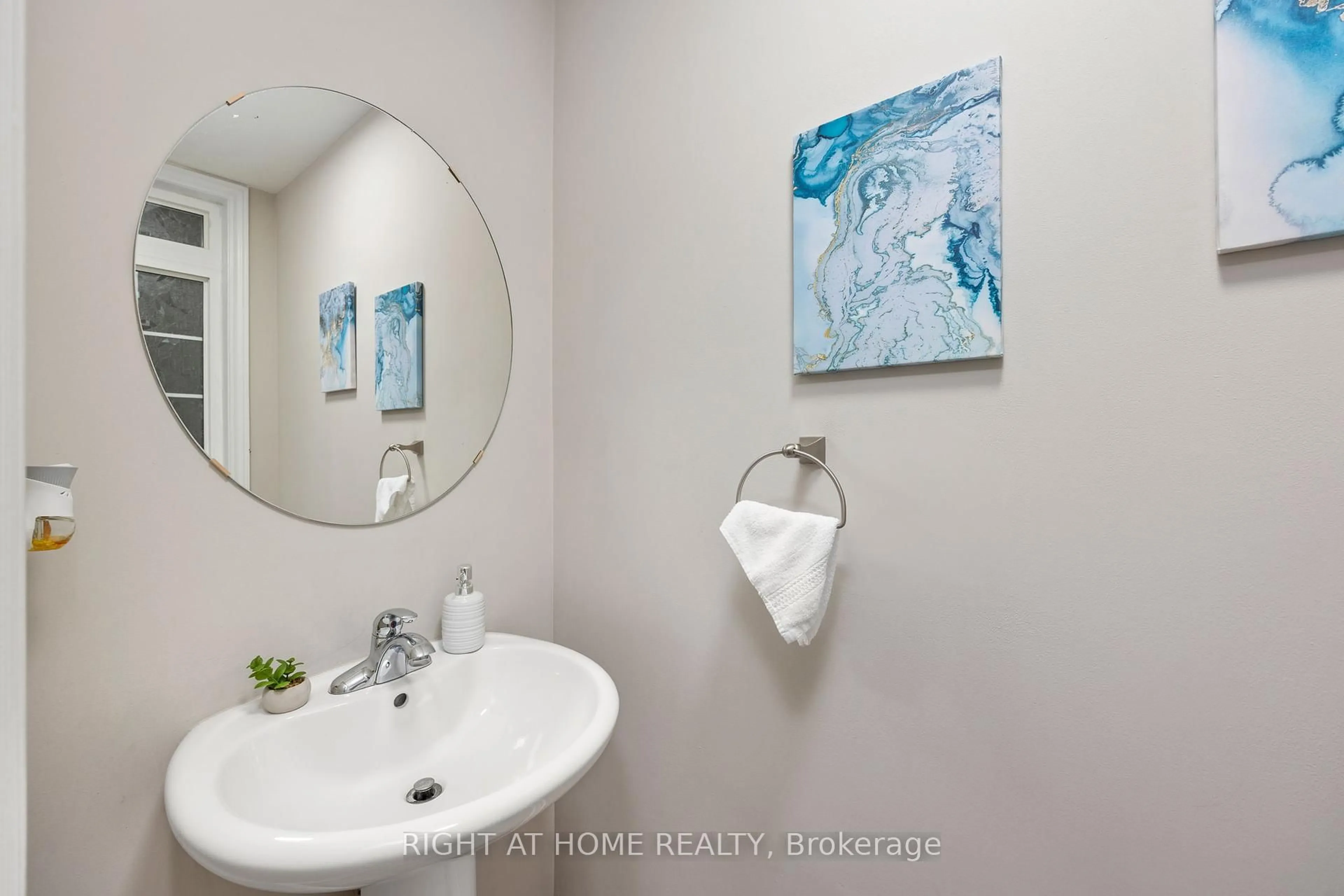 Standard bathroom, ceramic/tile floor for 4 Zola Gate, Vaughan Ontario L4J 9A7