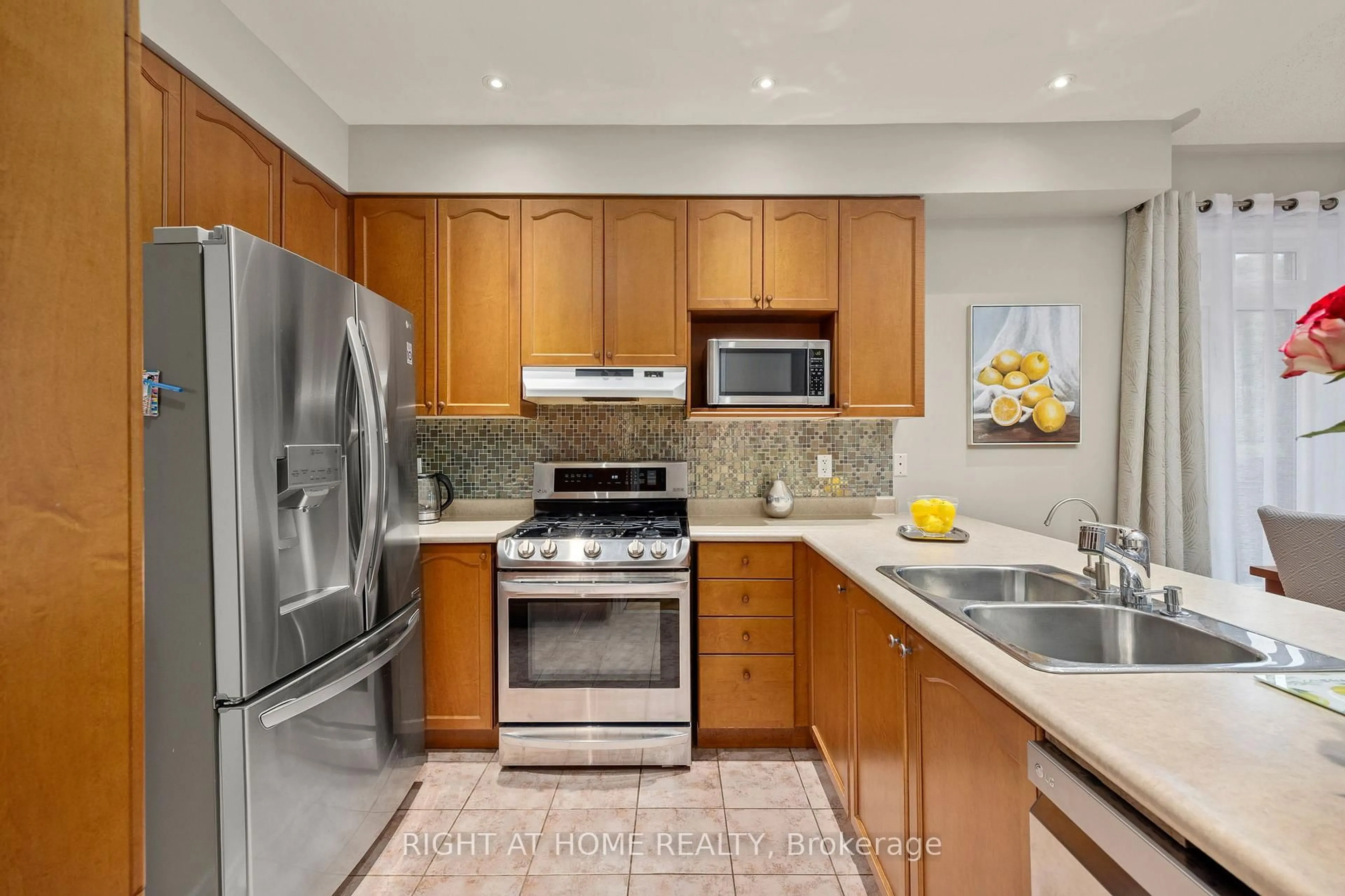 Standard kitchen, ceramic/tile floor for 4 Zola Gate, Vaughan Ontario L4J 9A7