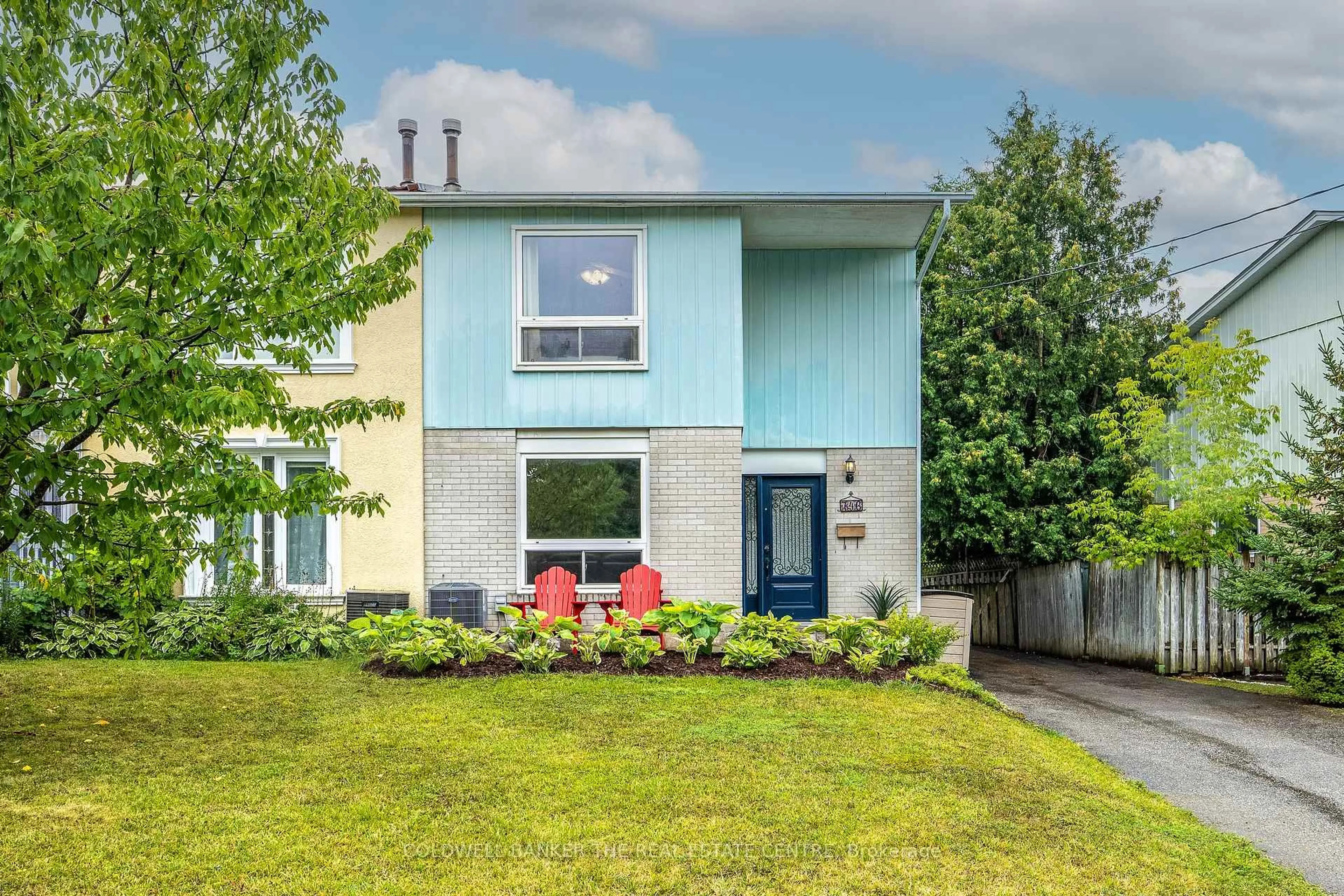 Home with vinyl exterior material, street for 746 Elgin St, Newmarket Ontario L3Y 3B8