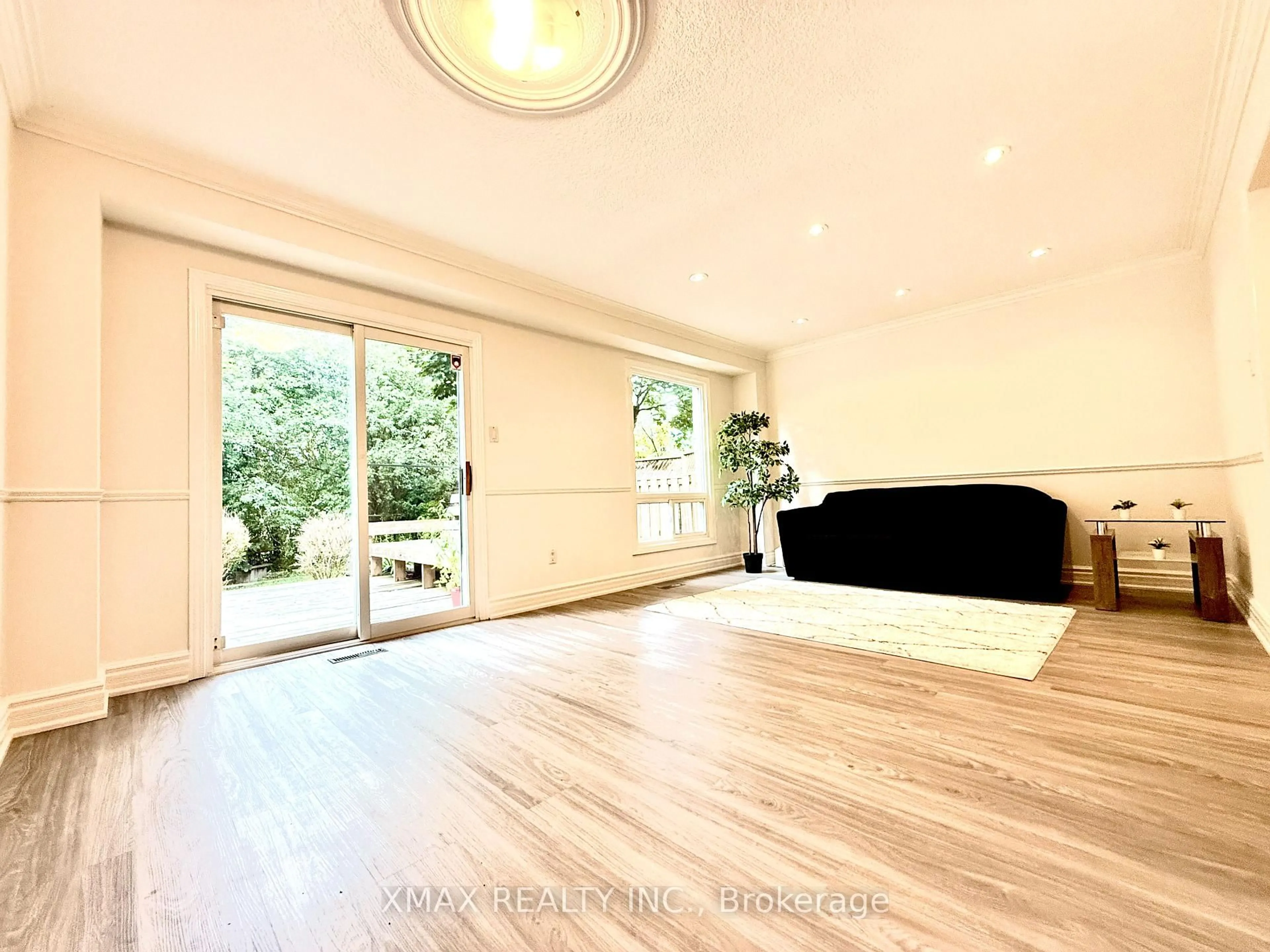 A pic of a room for 82 Lund St, Richmond Hill Ontario L4C 5V9