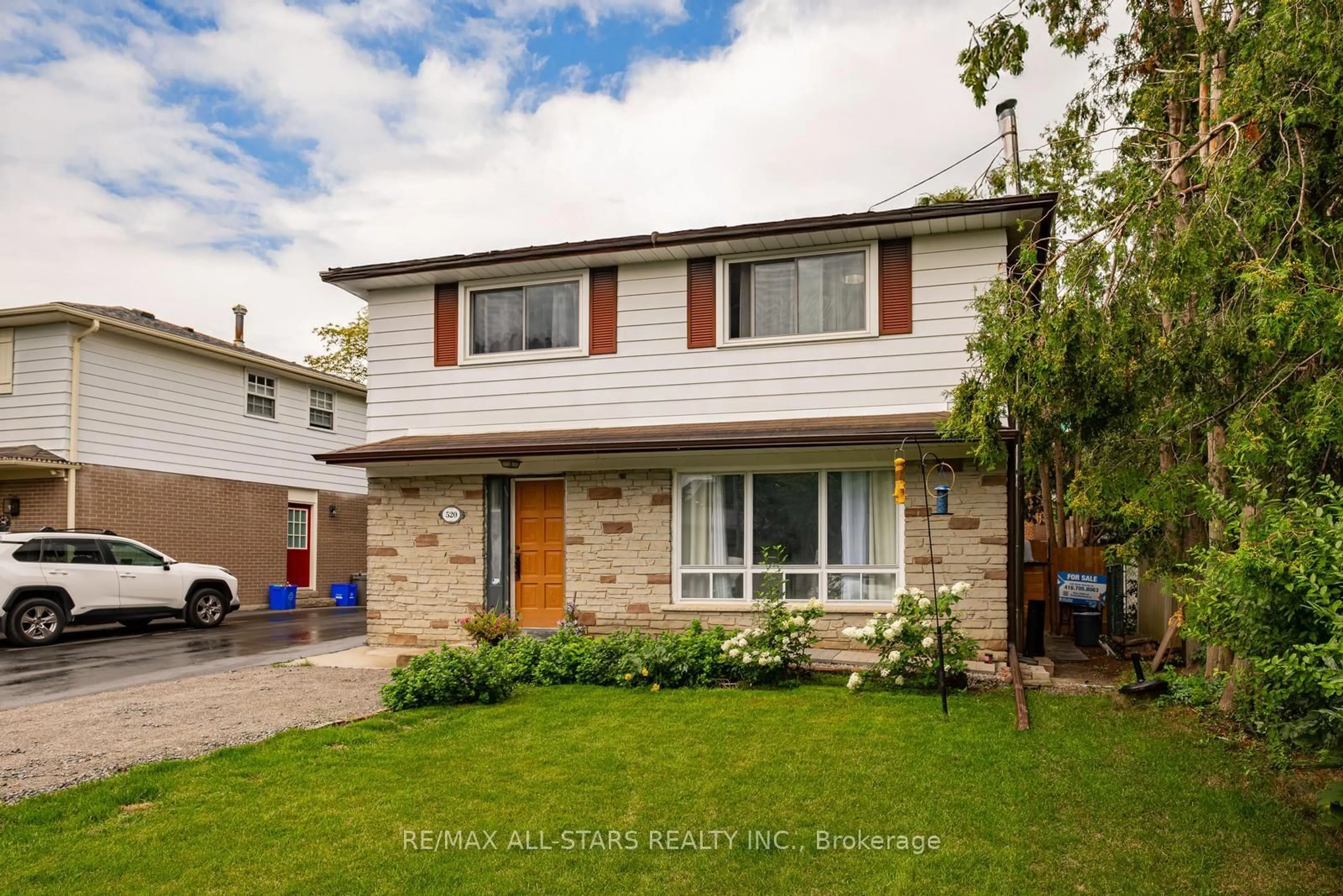 Home with brick exterior material, street for 520 Elm Rd, Whitchurch-Stouffville Ontario L4A 1W8