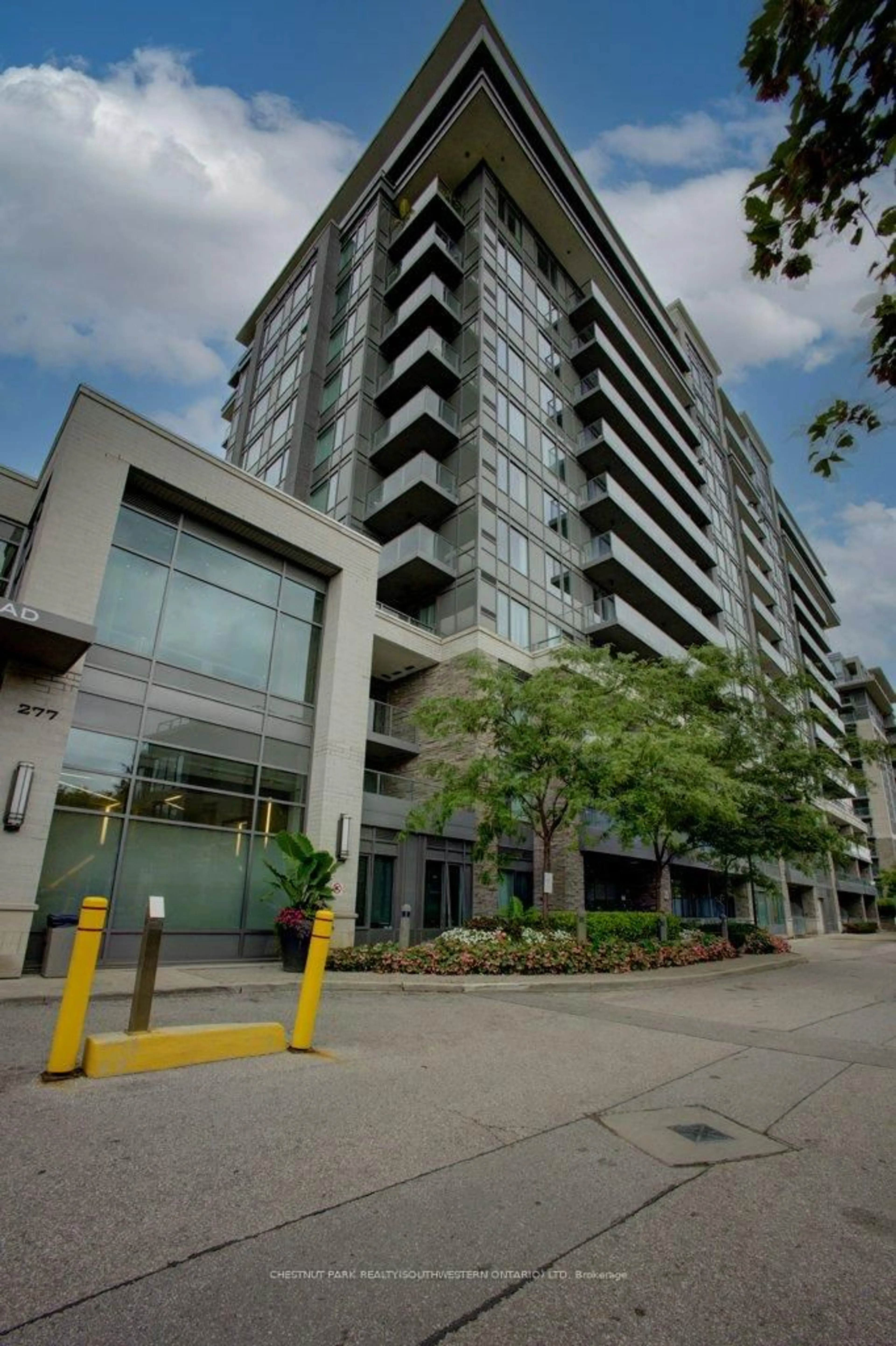 Indoor foyer for 277 South Park Rd #609, Markham Ontario L3T 0B7