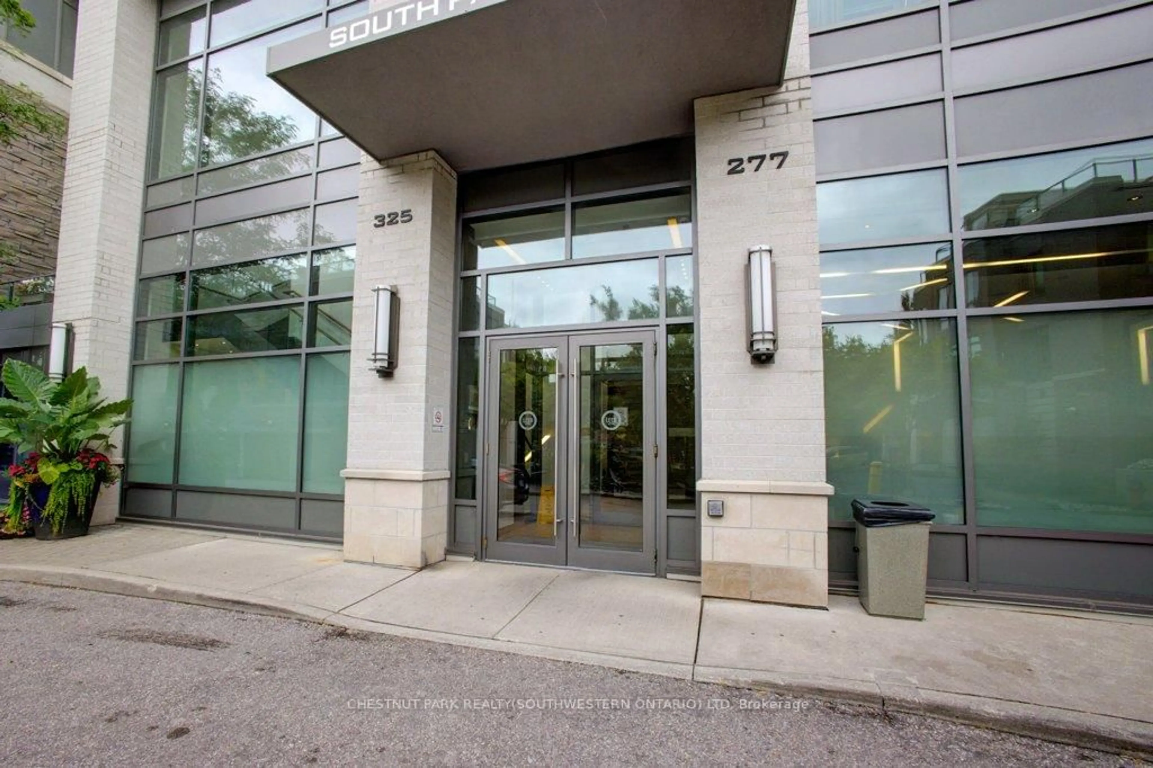 Indoor foyer for 277 South Park Rd #609, Markham Ontario L3T 0B7