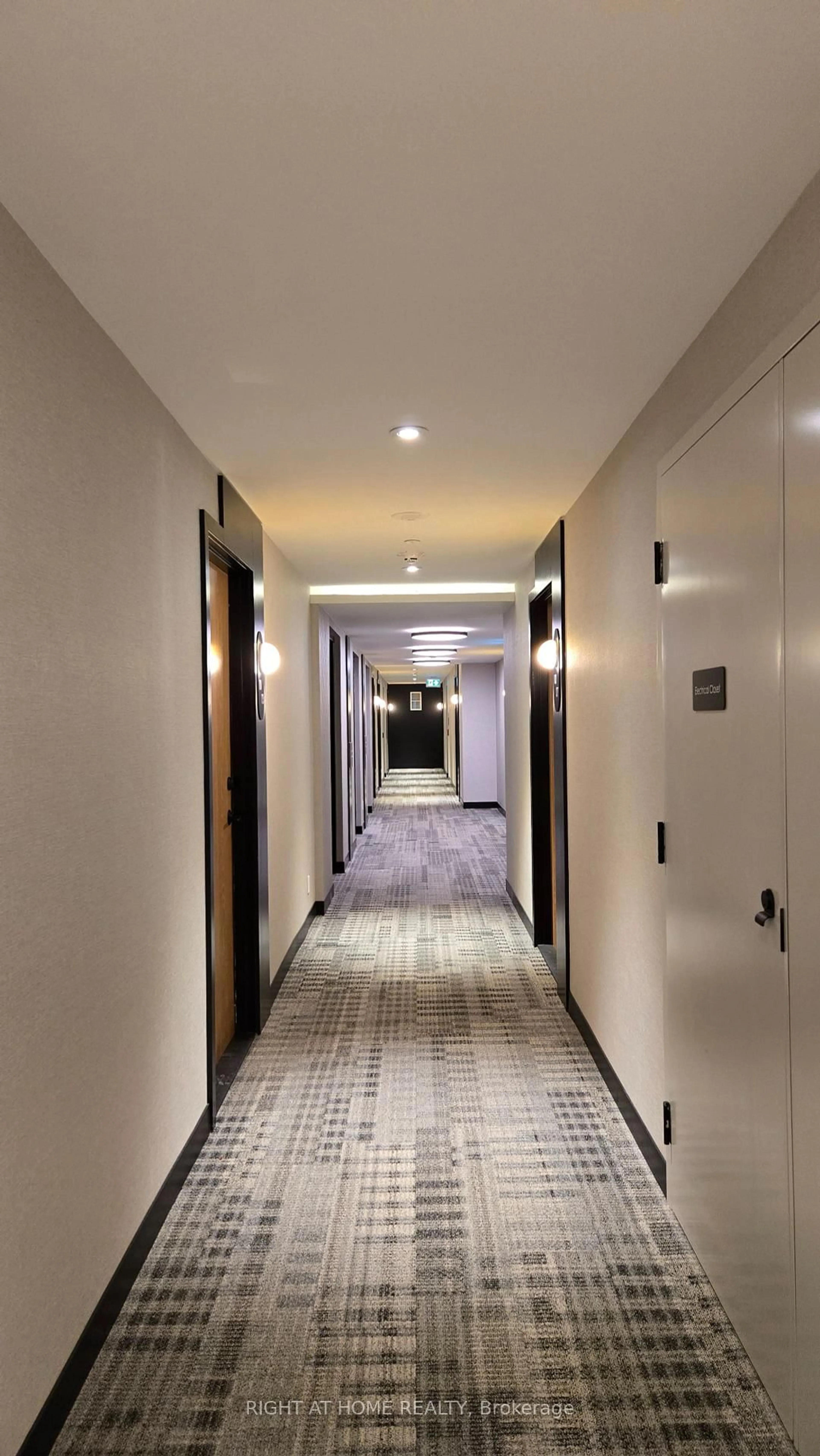 Indoor foyer for 7950 Bathurst St #1008, Vaughan Ontario L4J 0L4