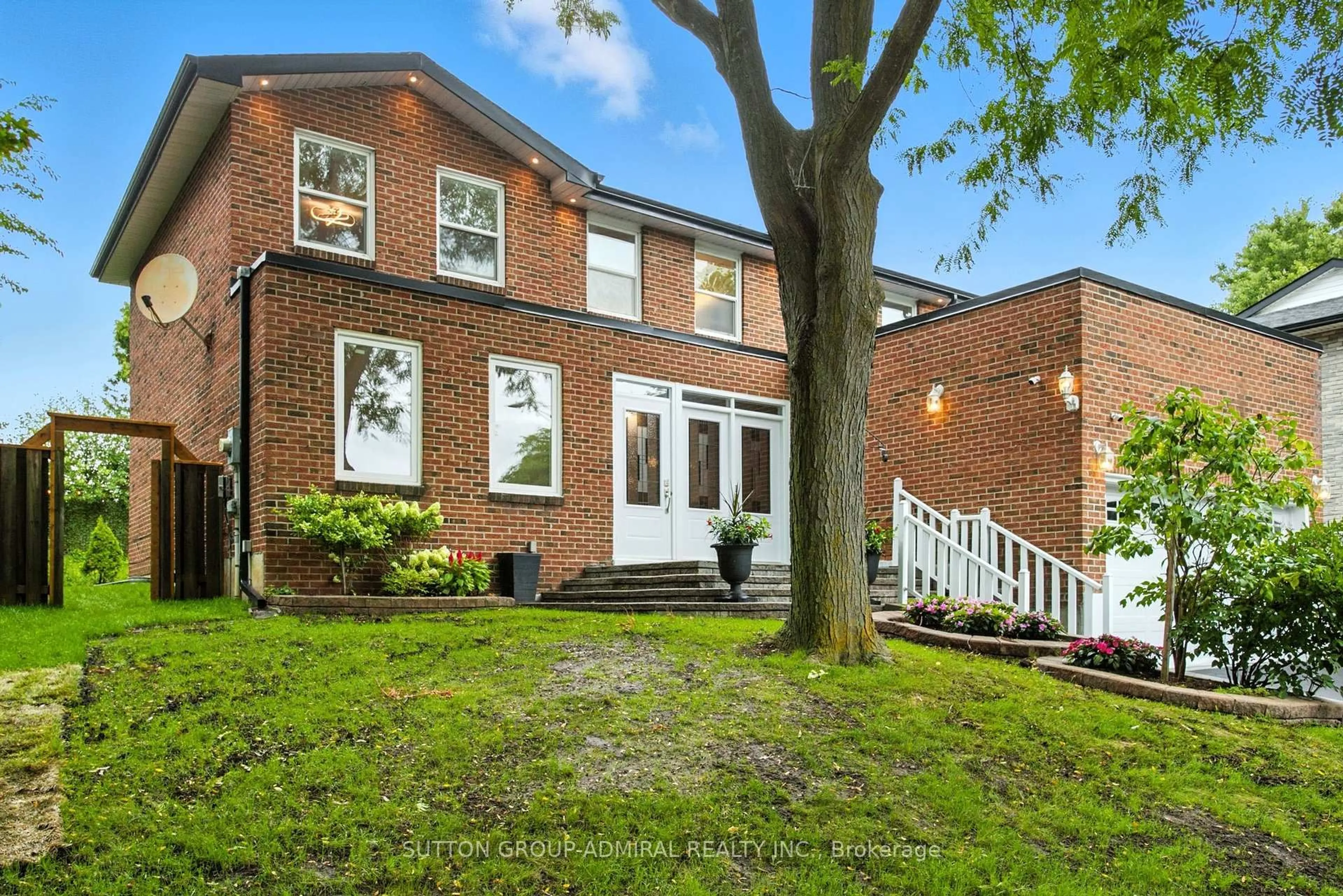 Home with brick exterior material, street for 14 Willowbrook Rd, Markham Ontario L3T 4W9