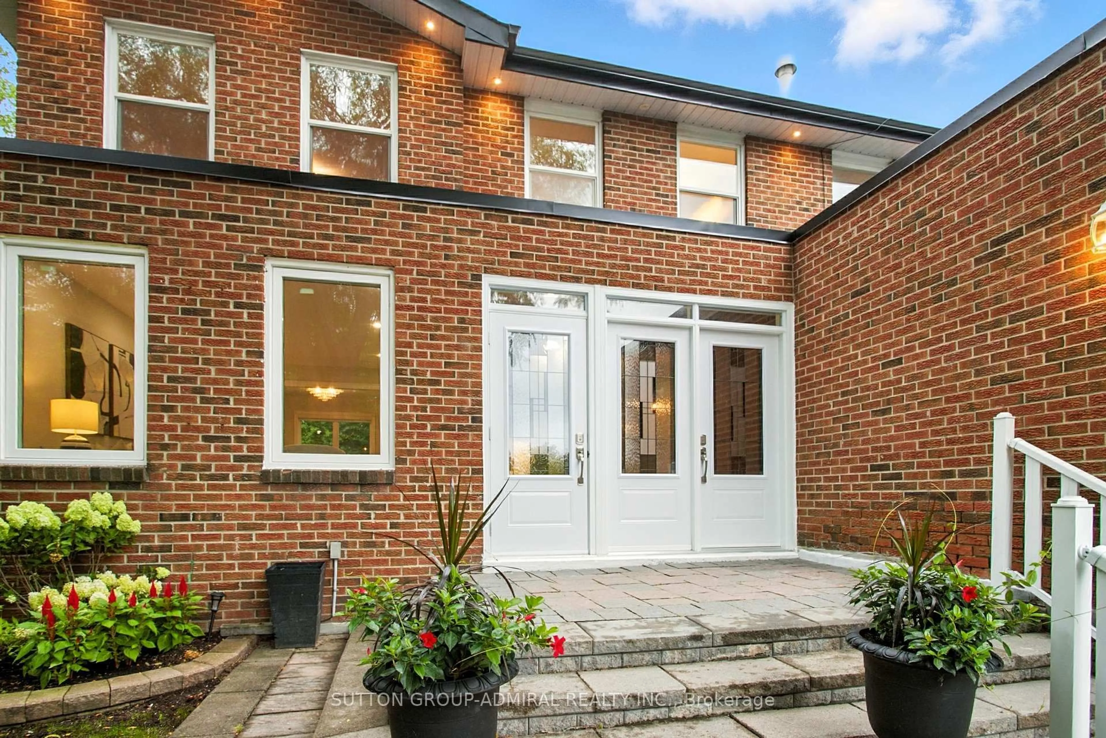Home with brick exterior material, street for 14 Willowbrook Rd, Markham Ontario L3T 4W9