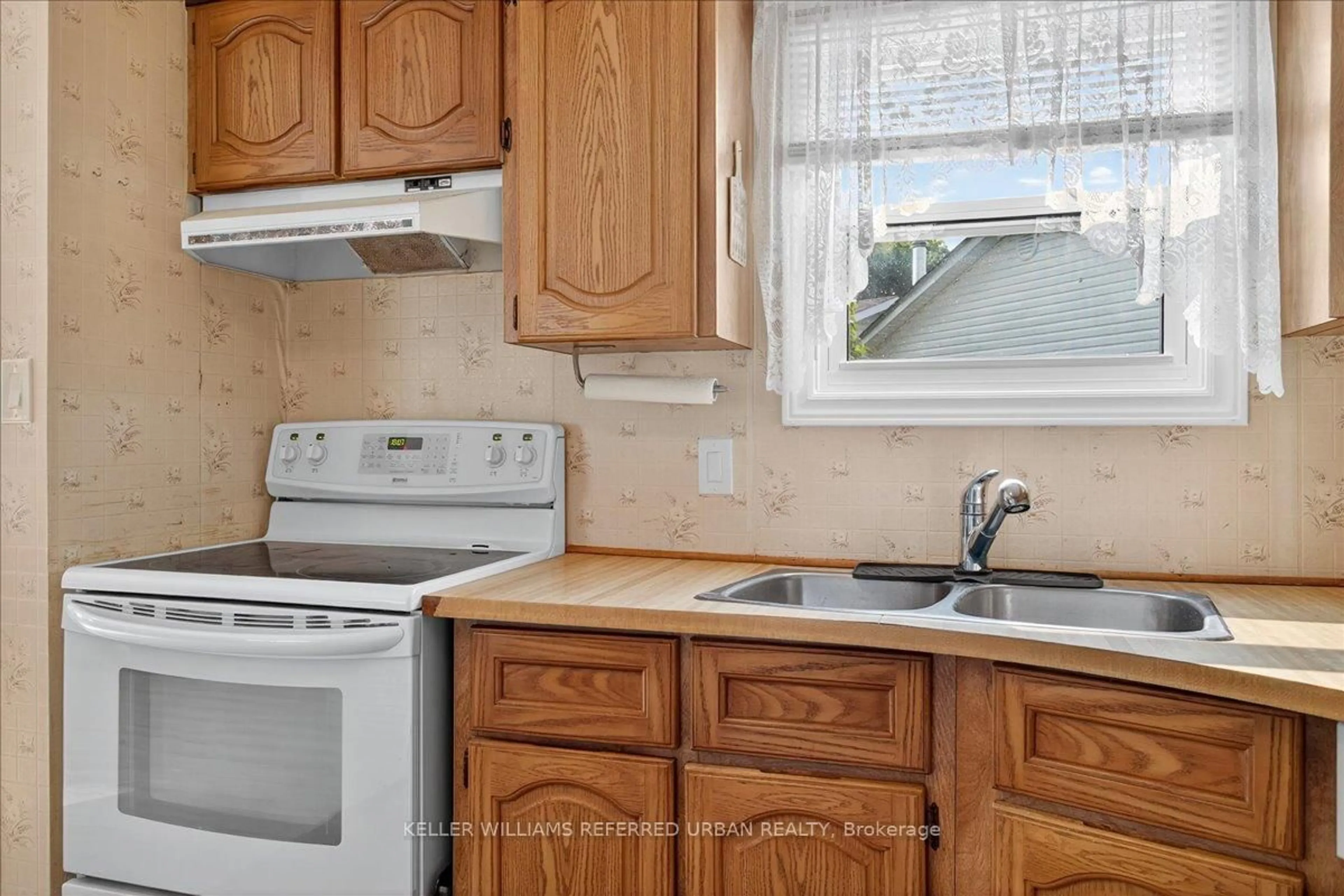Standard kitchen, unknown for 7 Sunset Dr, Innisfil Ontario L9S 0R7