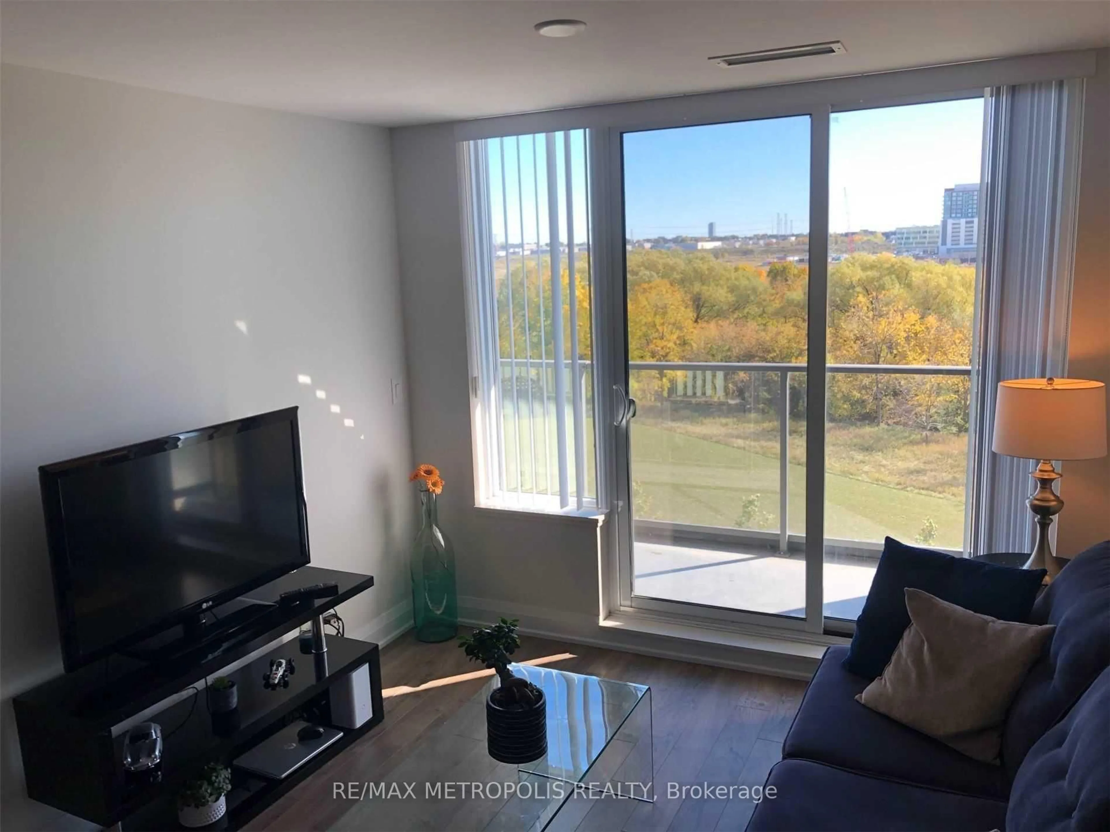 A pic of a room for 18 Uptown Dr #819, Markham Ontario L3R 5M5