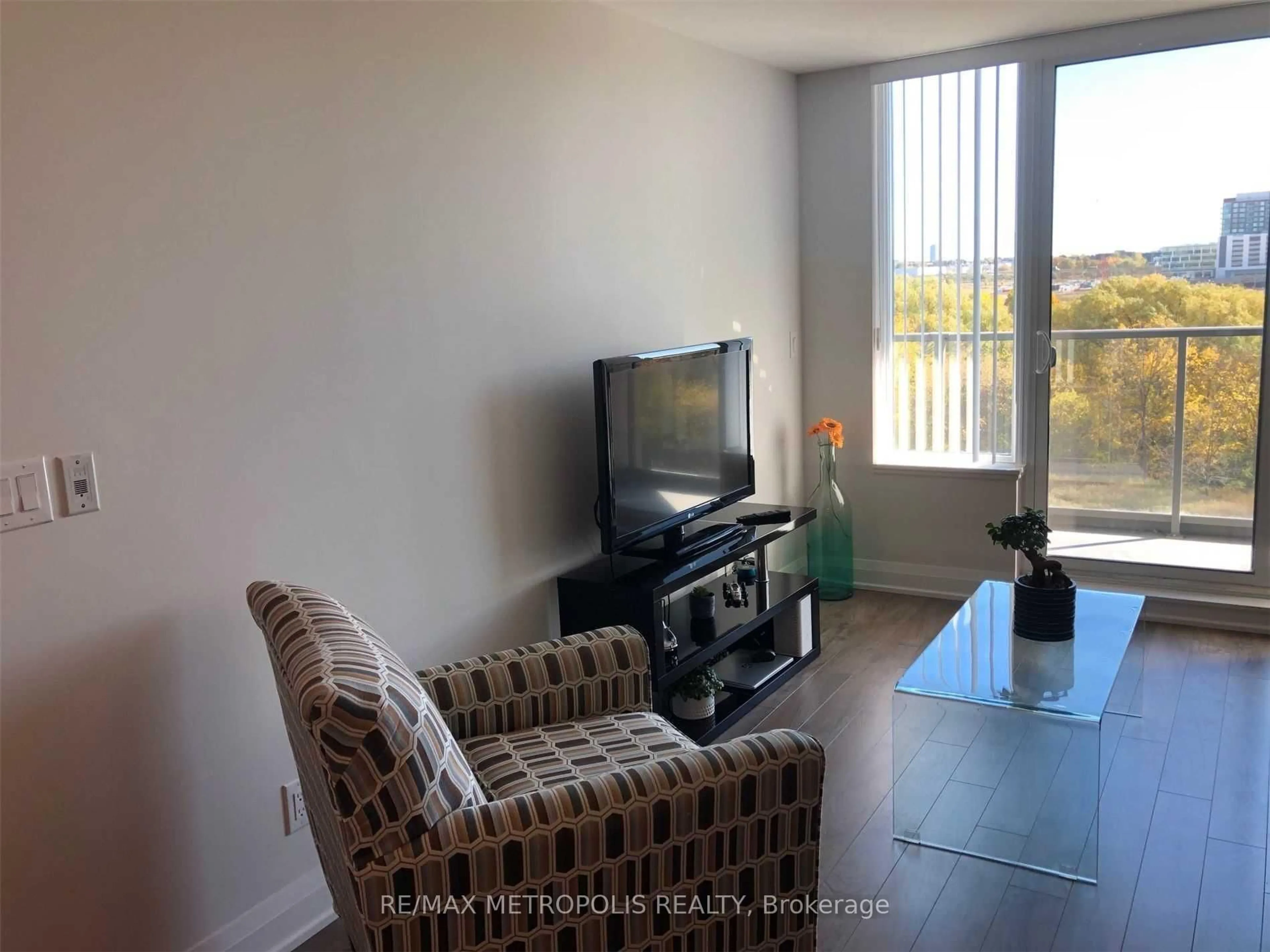 Living room with furniture, unknown for 18 Uptown Dr #819, Markham Ontario L3R 5M5