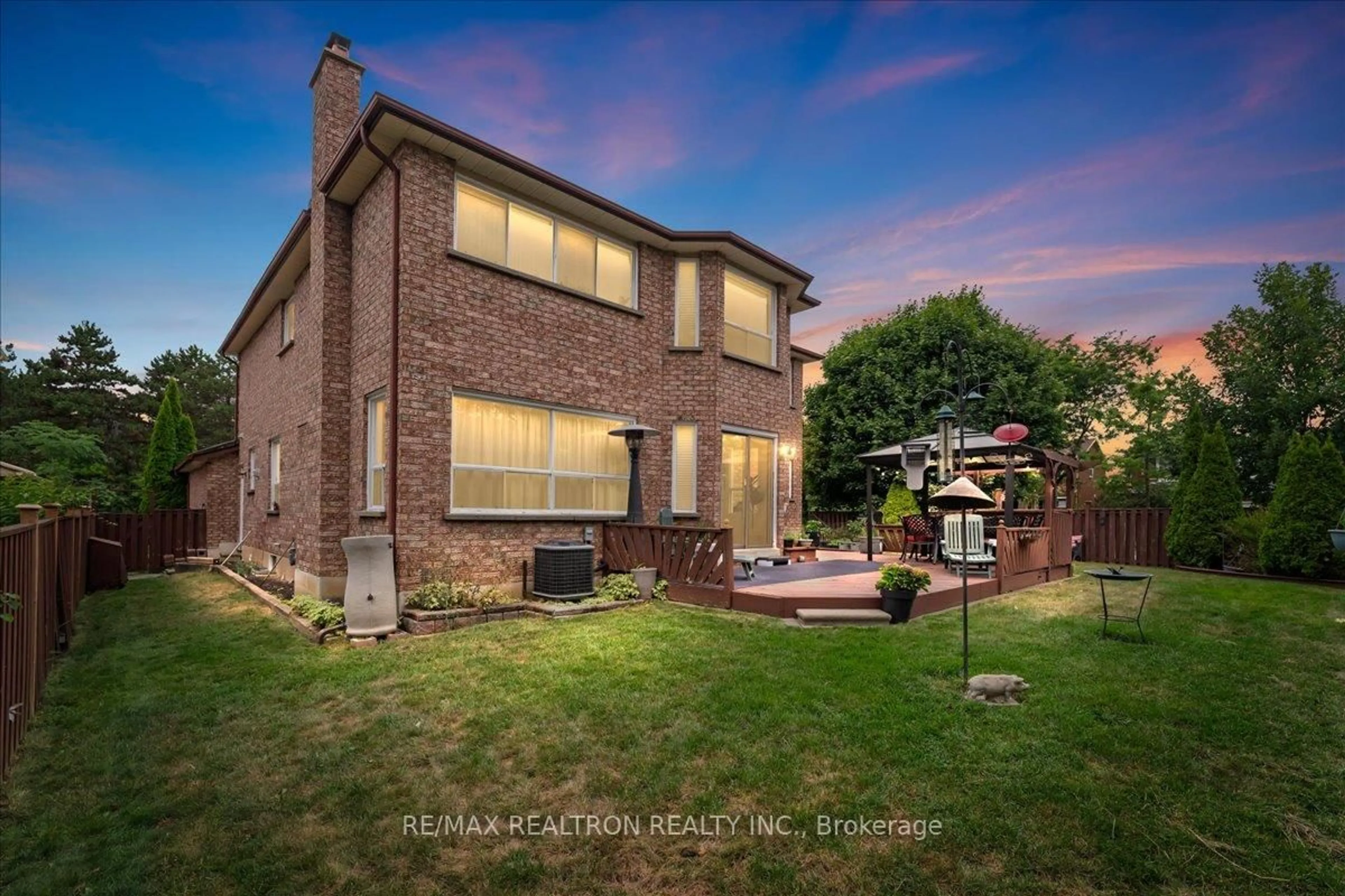 A pic from outside/outdoor area/front of a property/back of a property/a pic from drone, unknown for 151 Lyndhurst Dr, Markham Ontario L3T 6R6