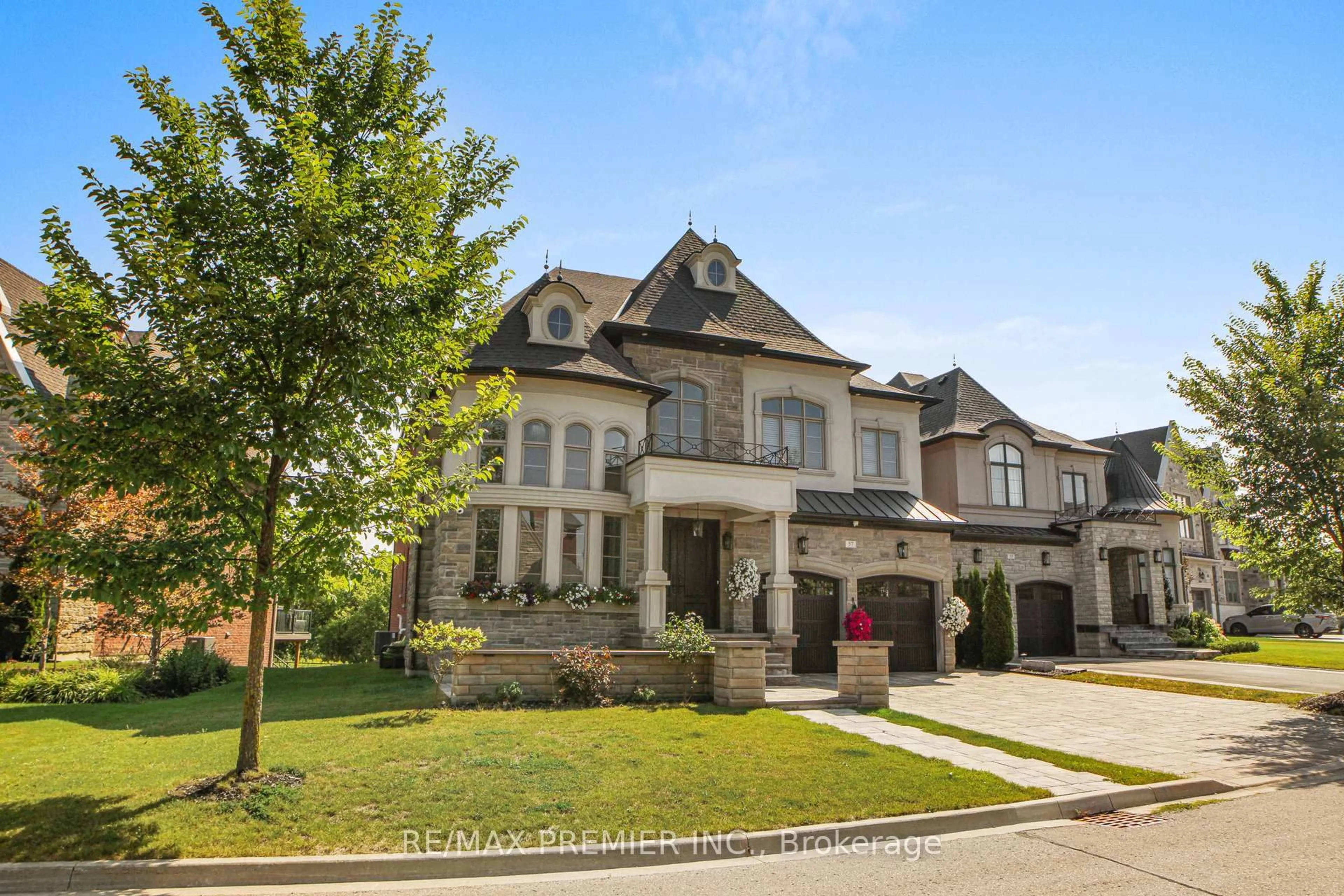 Home with brick exterior material, street for 57 Hogan Crt, King Ontario L7B 0M1