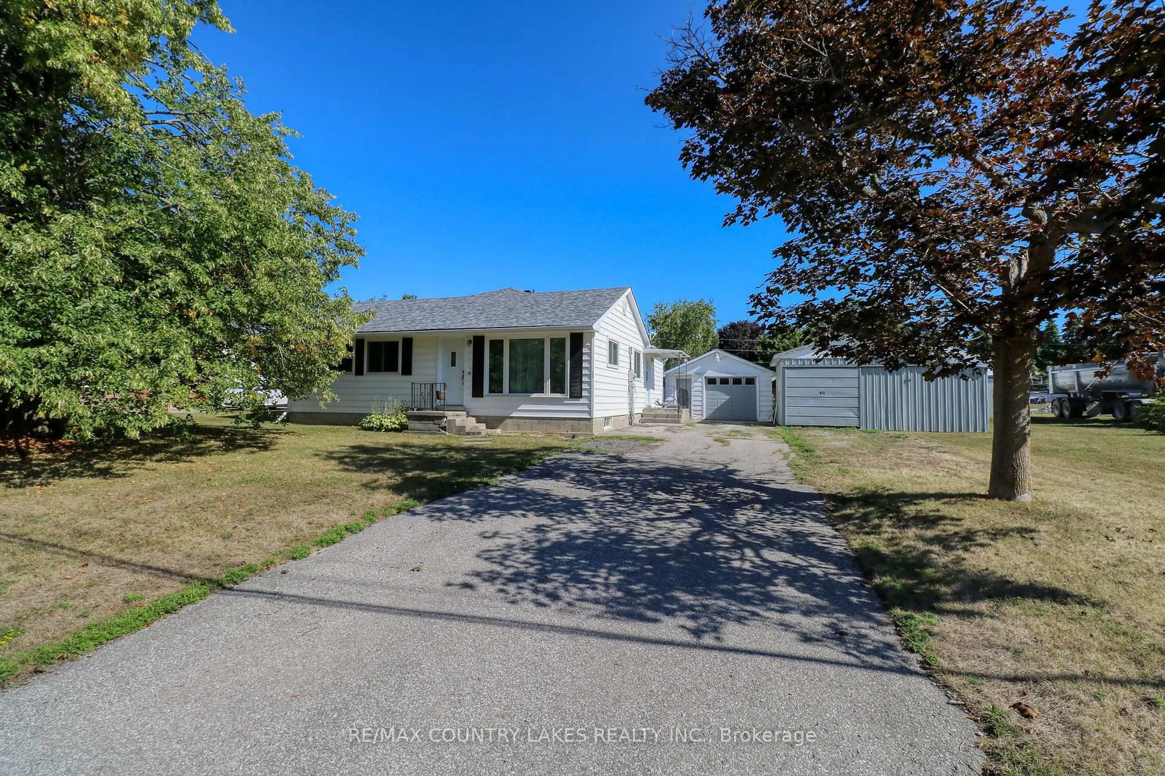 A pic from outside/outdoor area/front of a property/back of a property/a pic from drone, street for 122 Victoria Ave, Brock Ontario L0K 1A0