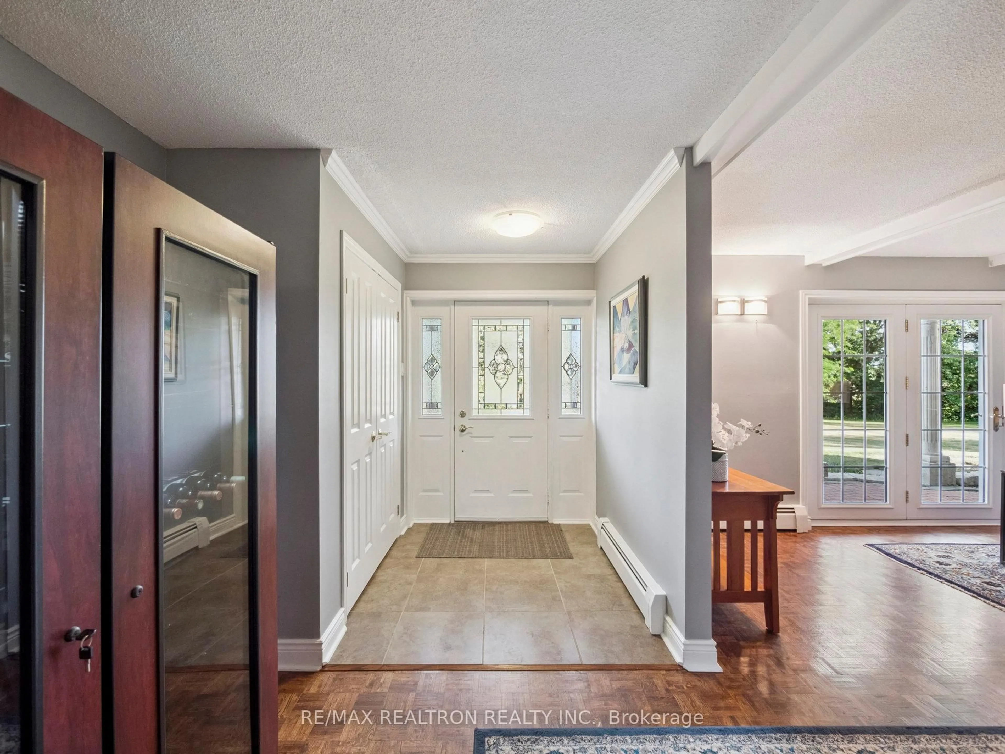 Indoor entryway for 668 Mount Albert Rd, East Gwillimbury Ontario L9N 1P1
