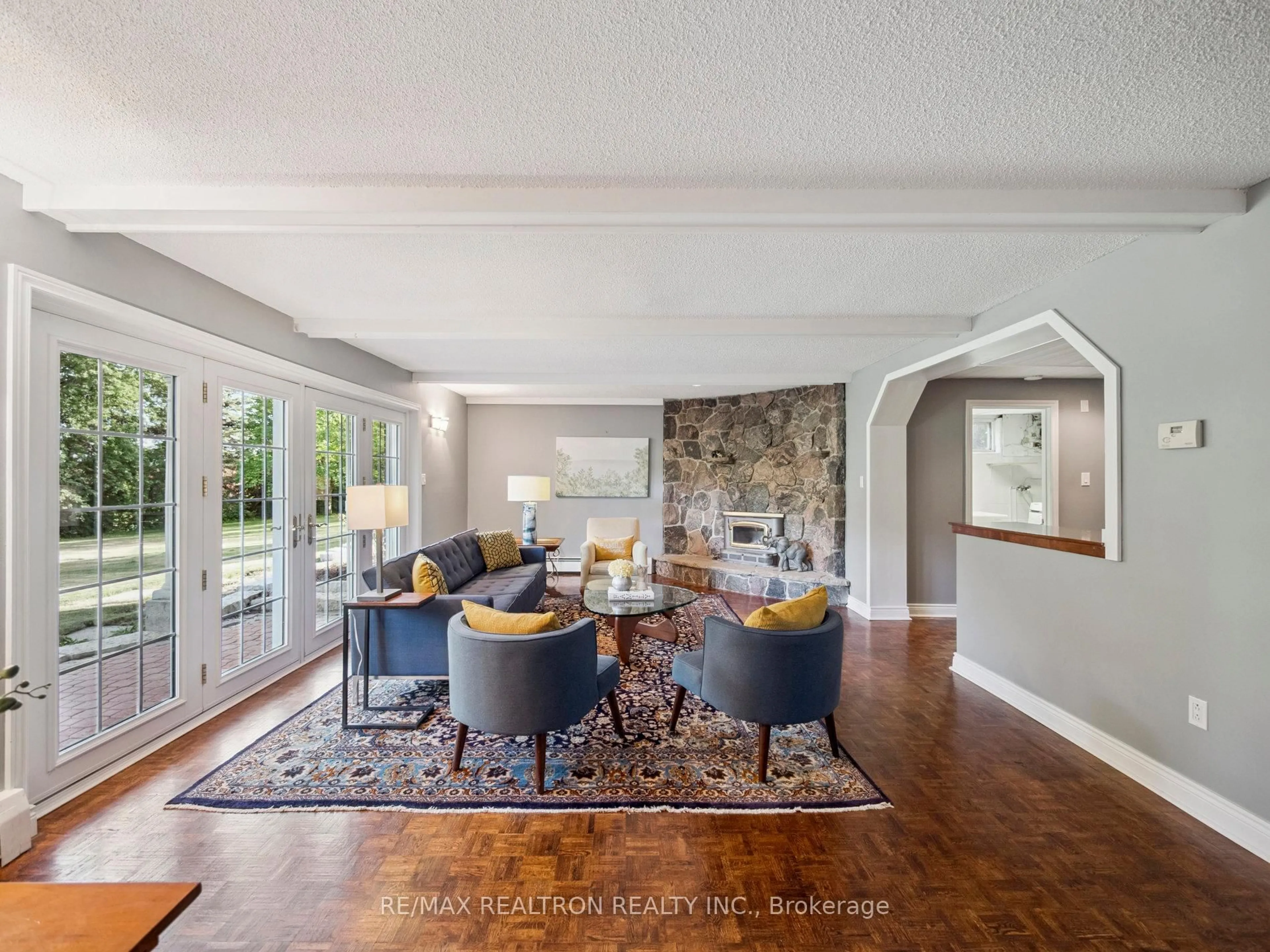 Living room with furniture, unknown for 668 Mount Albert Rd, East Gwillimbury Ontario L9N 1P1