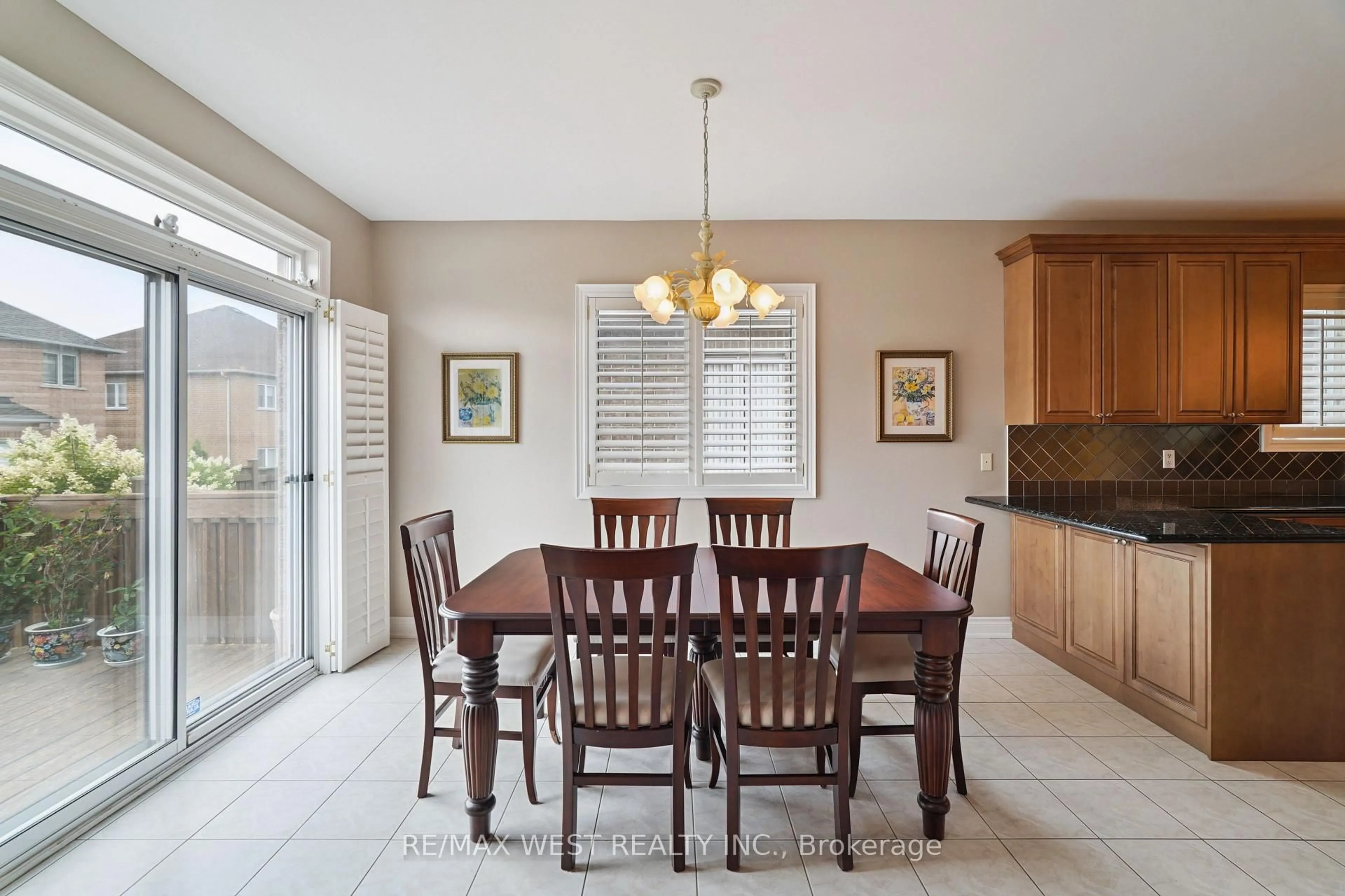 Dining room, ceramic/tile floor for 133 Cupola Cres, Vaughan Ontario L4H 3G1