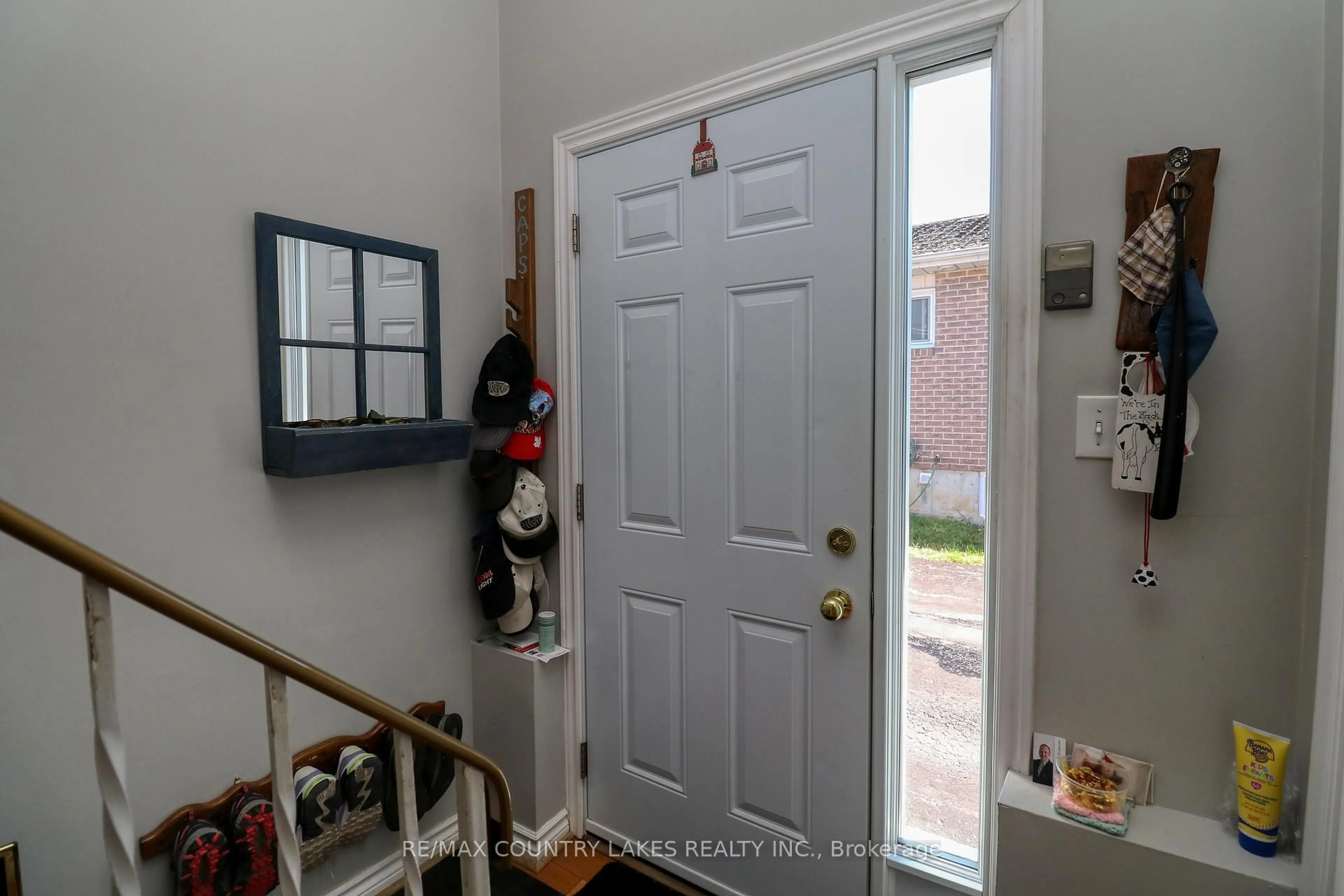 Indoor entryway for 588 Main St, Brock Ontario L0K 1A0