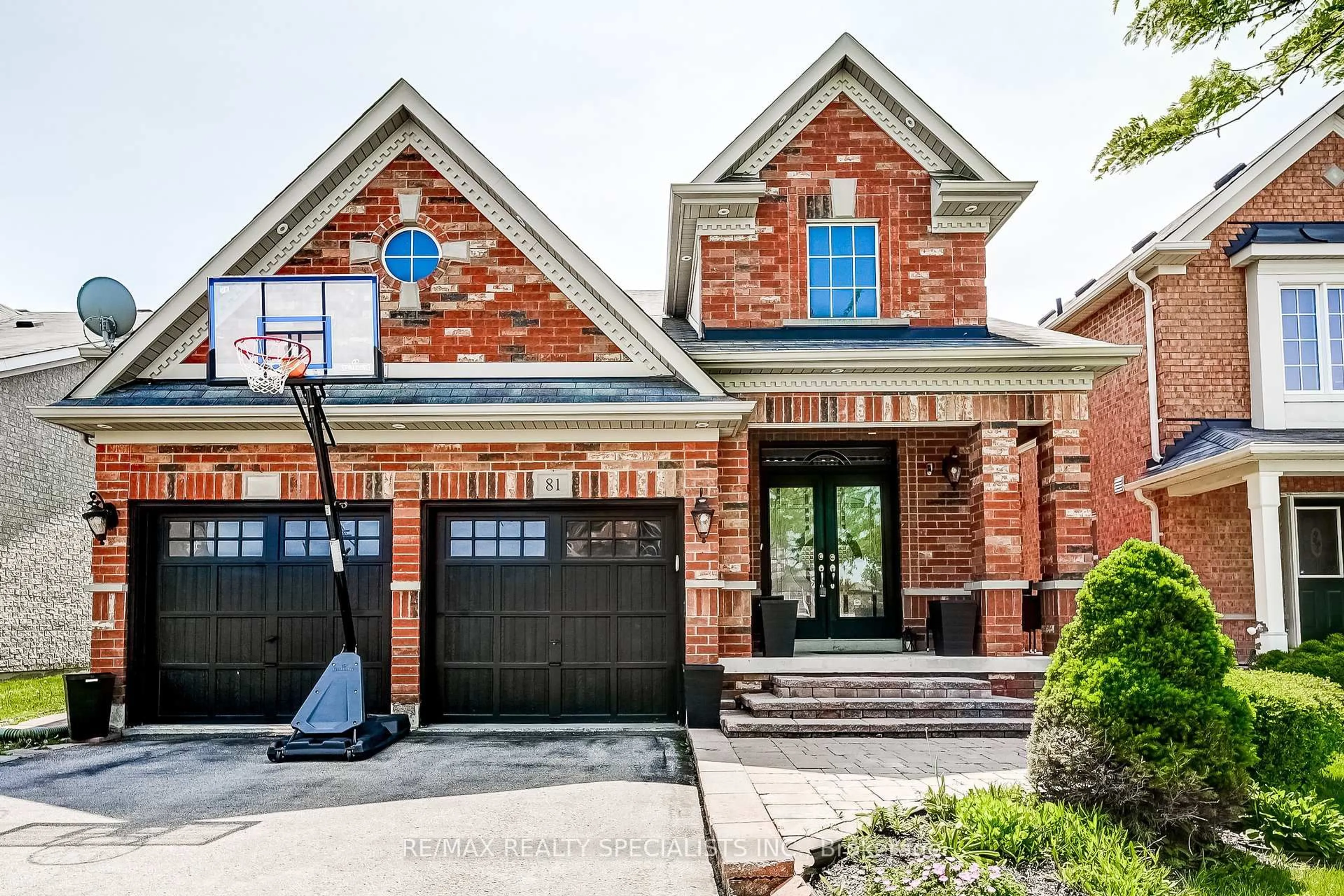 Home with brick exterior material, street for 81 Corwin Dr, Bradford West Gwillimbury Ontario L3Z 0E4