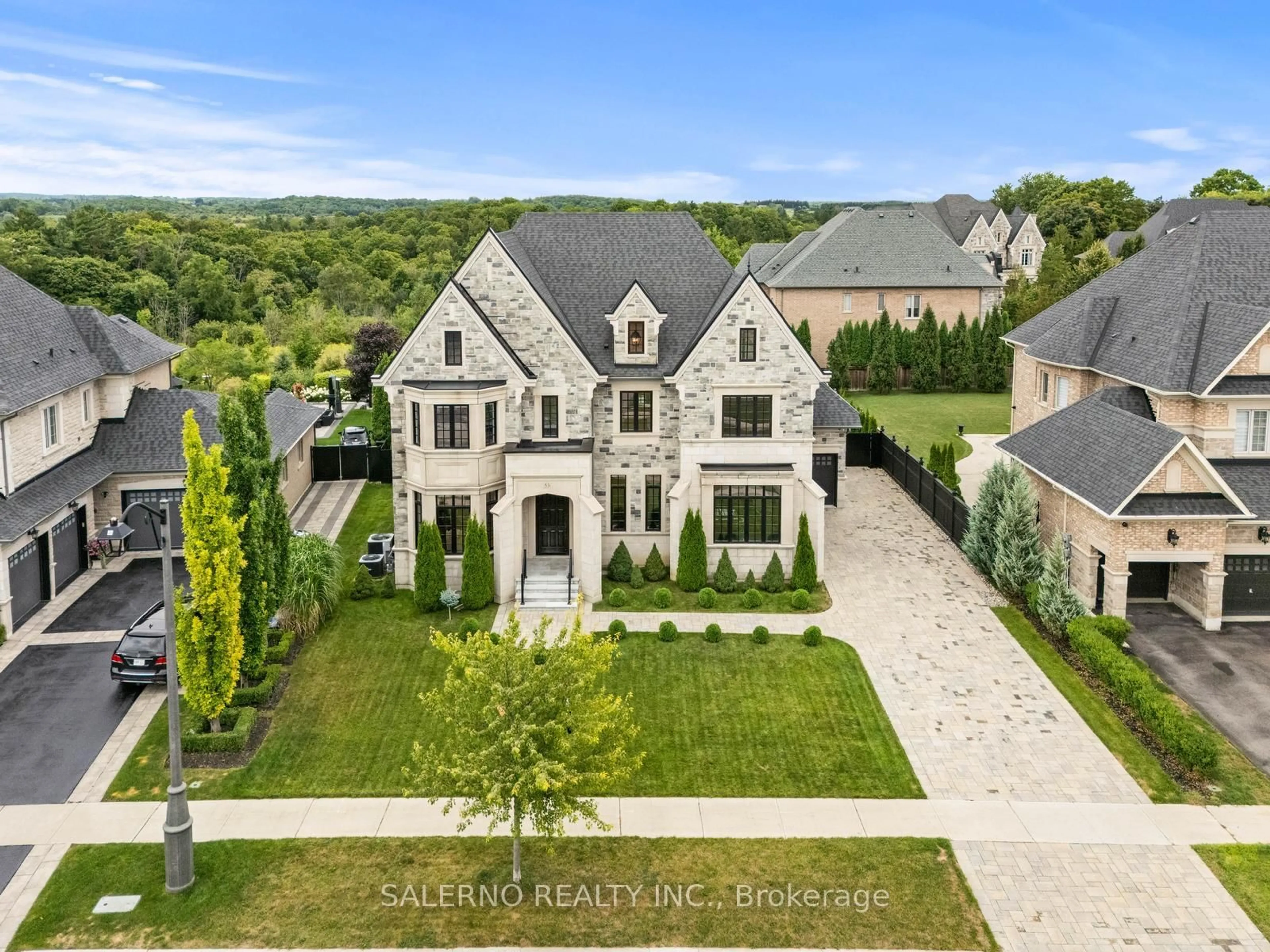 A pic from outside/outdoor area/front of a property/back of a property/a pic from drone, street for 53 Skyline Tr, King Ontario L7B 1N1