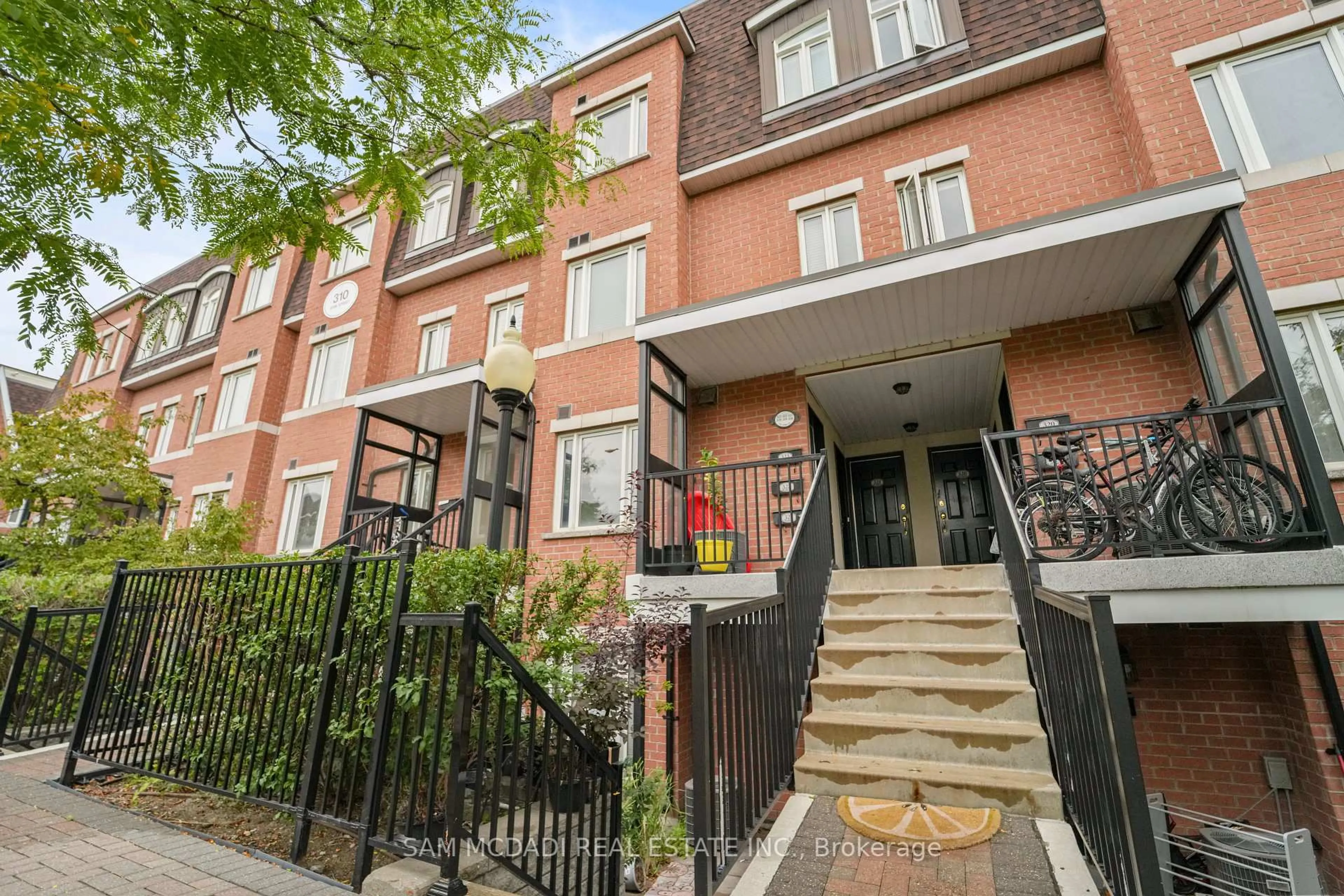 Patio, street for 310 John St #170, Markham Ontario L3T 0A7